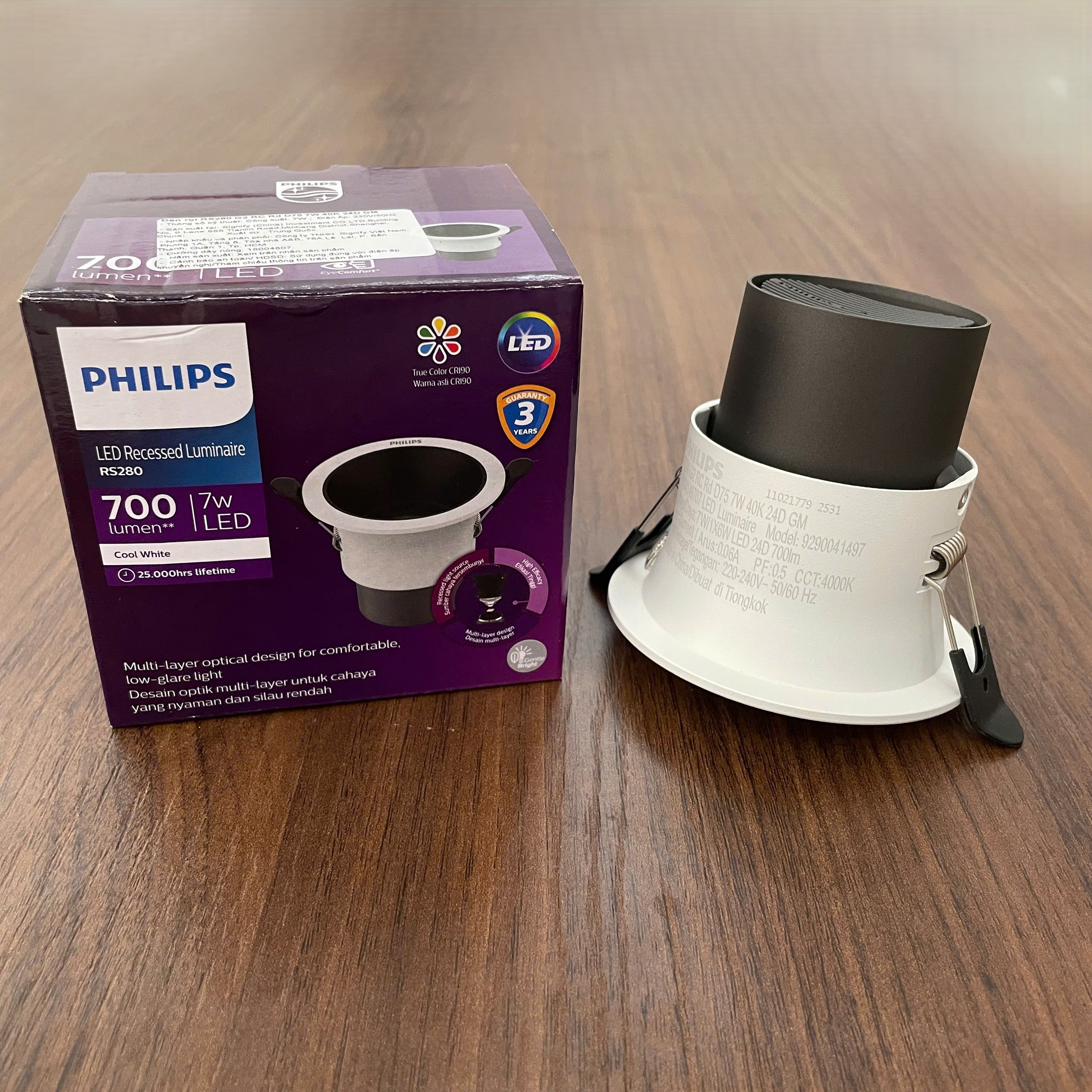 Ứng dụng đèn downlight âm trần chiếu điểm LED Philips RS280 G2 trong phòng khách