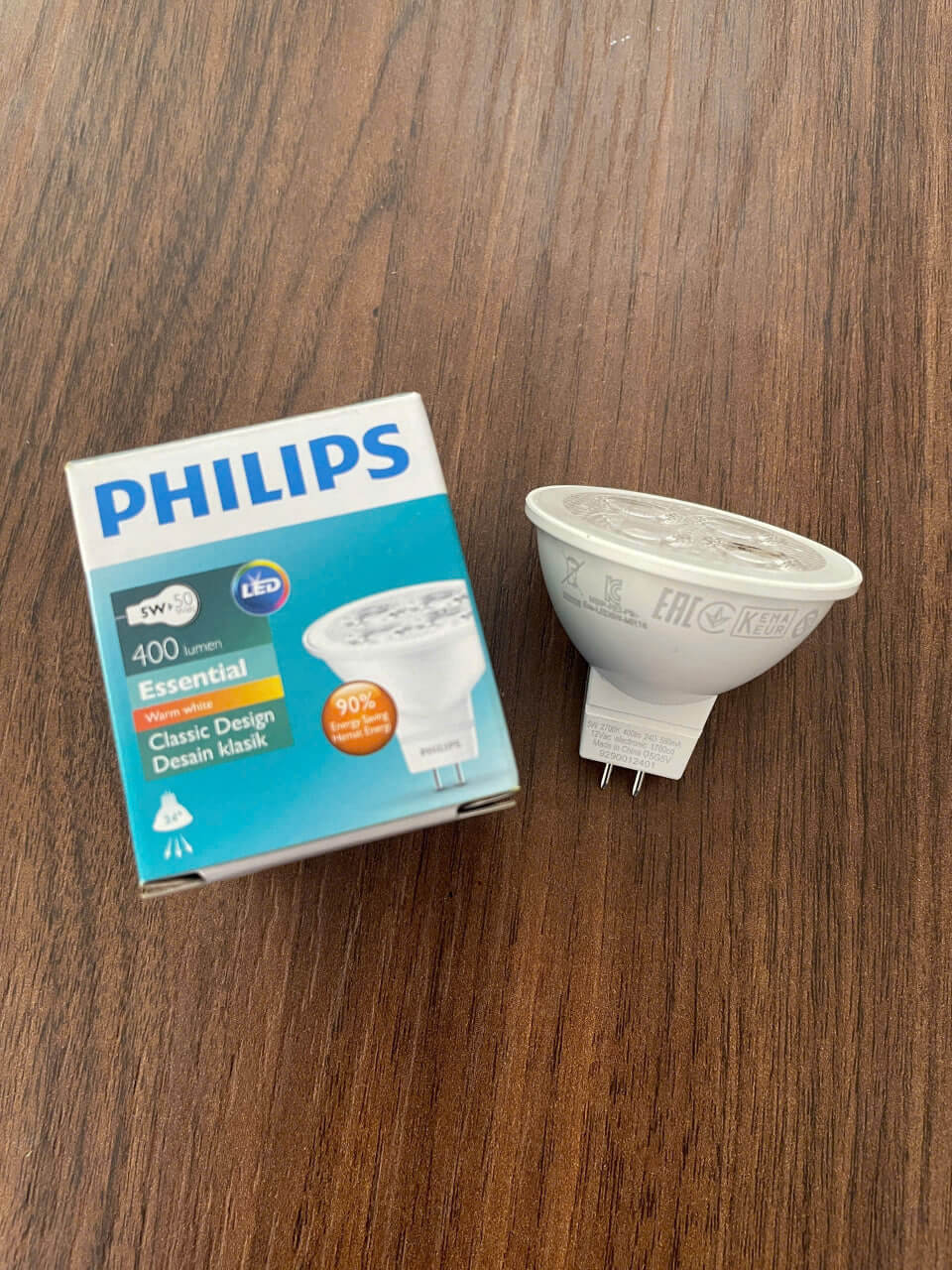 Ánh sáng 2700K từ Philips Essential