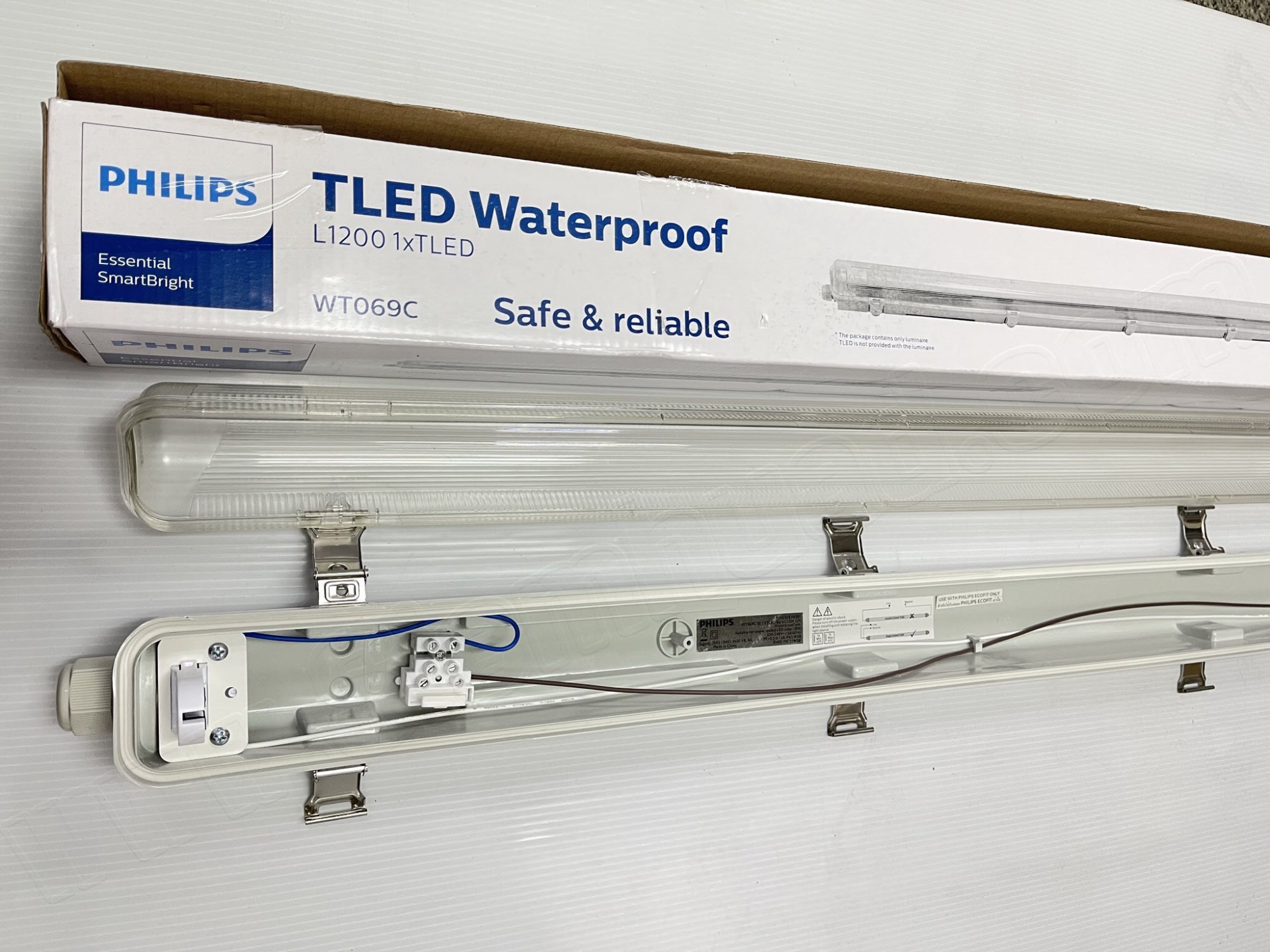 Máng đèn Led chống thấm Philips Essential Smartbright WT069C nâng tầm không gian