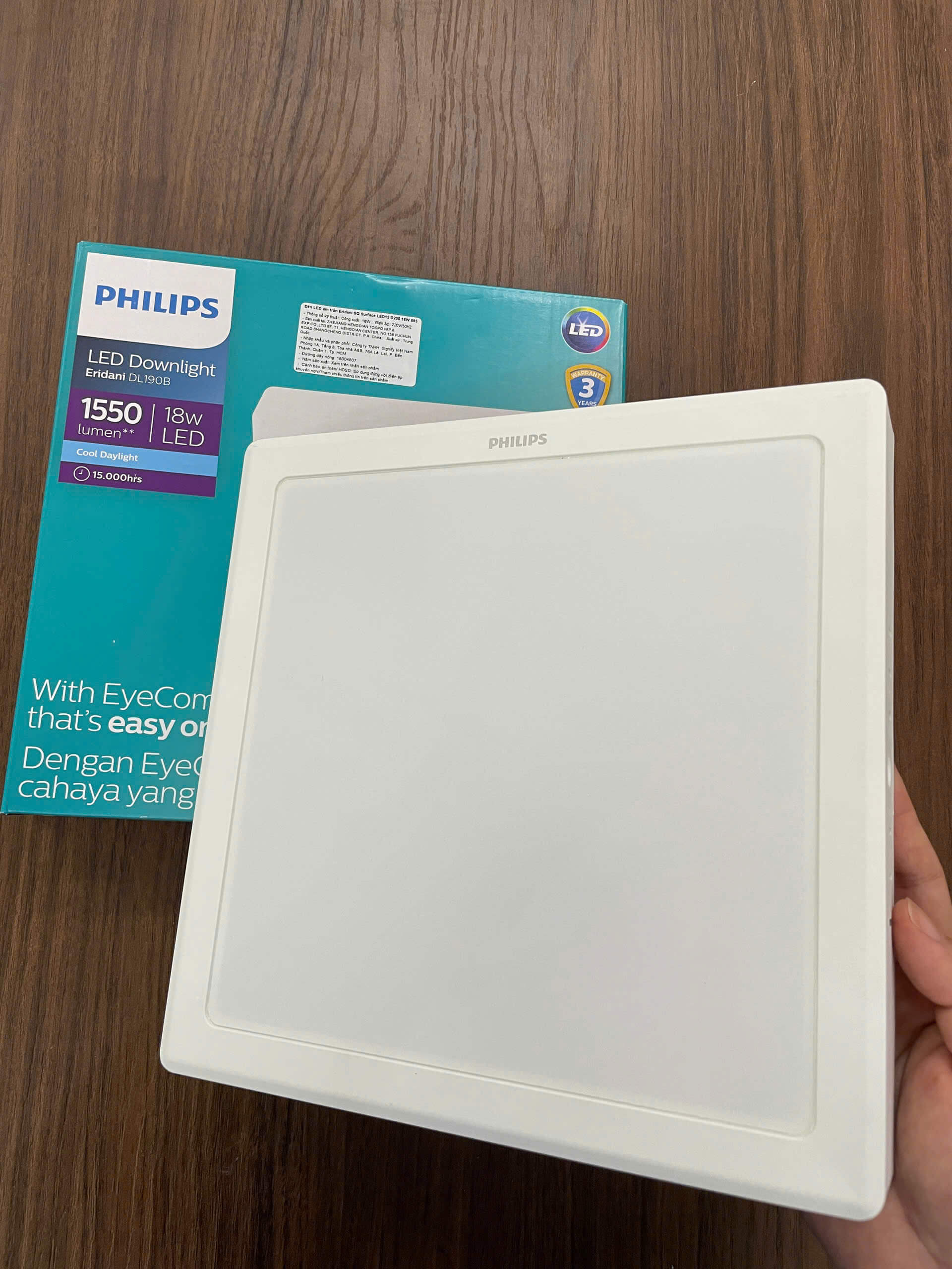 Đèn Led ốp nổi vuông Philips DL190B Eridani SQ Surface LED15 L200 dễ dàng lắp đặt.