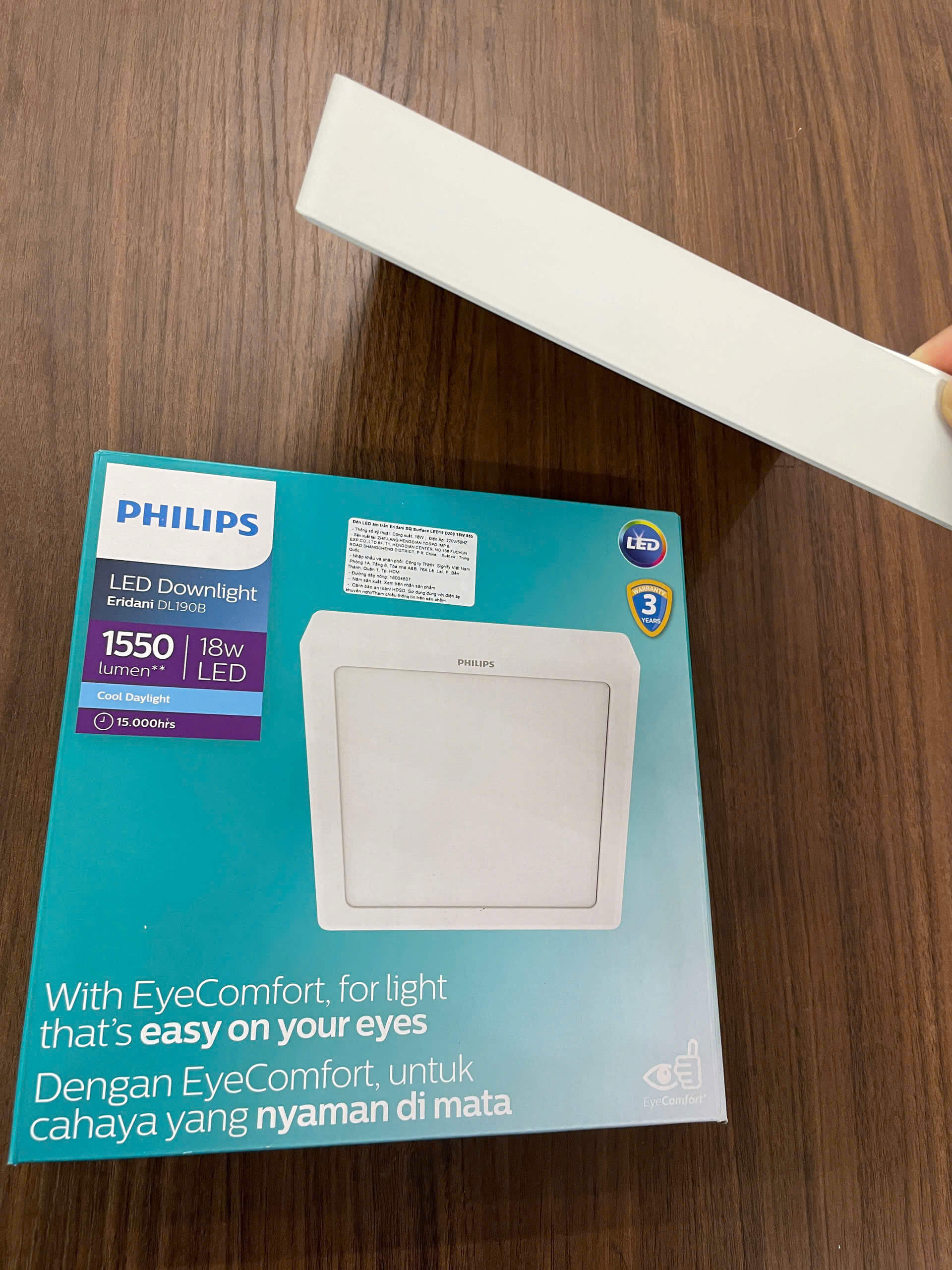 Đèn Led ốp nổi vuông Philips DL190B Eridani SQ cho không gian đẳng cấp