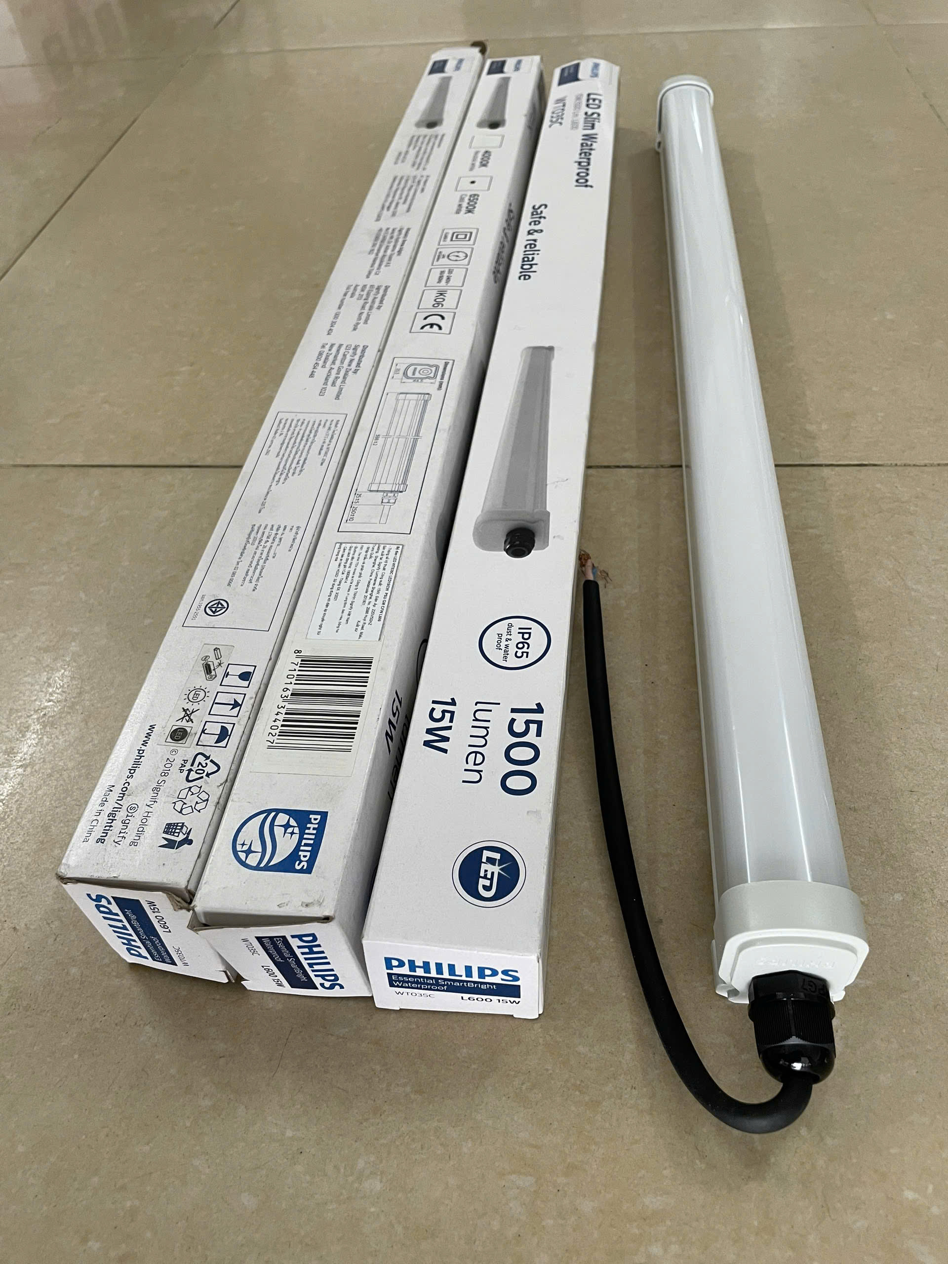 Bộ máng đèn LED chống thấm Philips WT035C 15W mang đến không gian sống đẳng cấp.