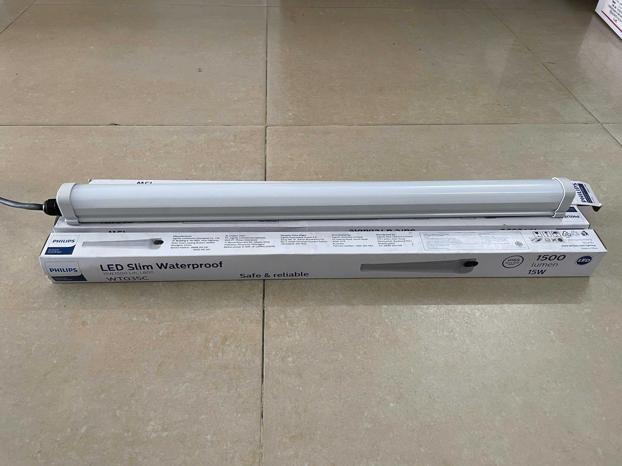 Thông số kỹ thuật vượt trội của Bộ máng đèn LED chống thấm Philips WT035C 15W.