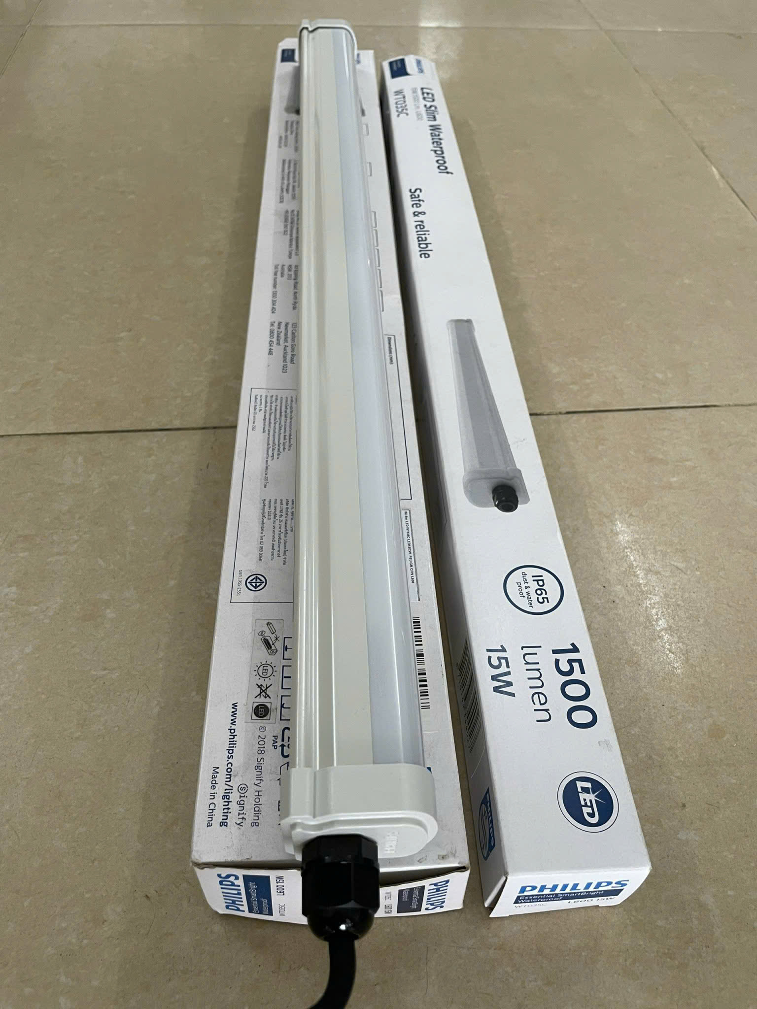 Ứng dụng đa dạng của Bộ máng đèn LED chống thấm Philips WT035C 15W trong môi trường khắc nghiệt.