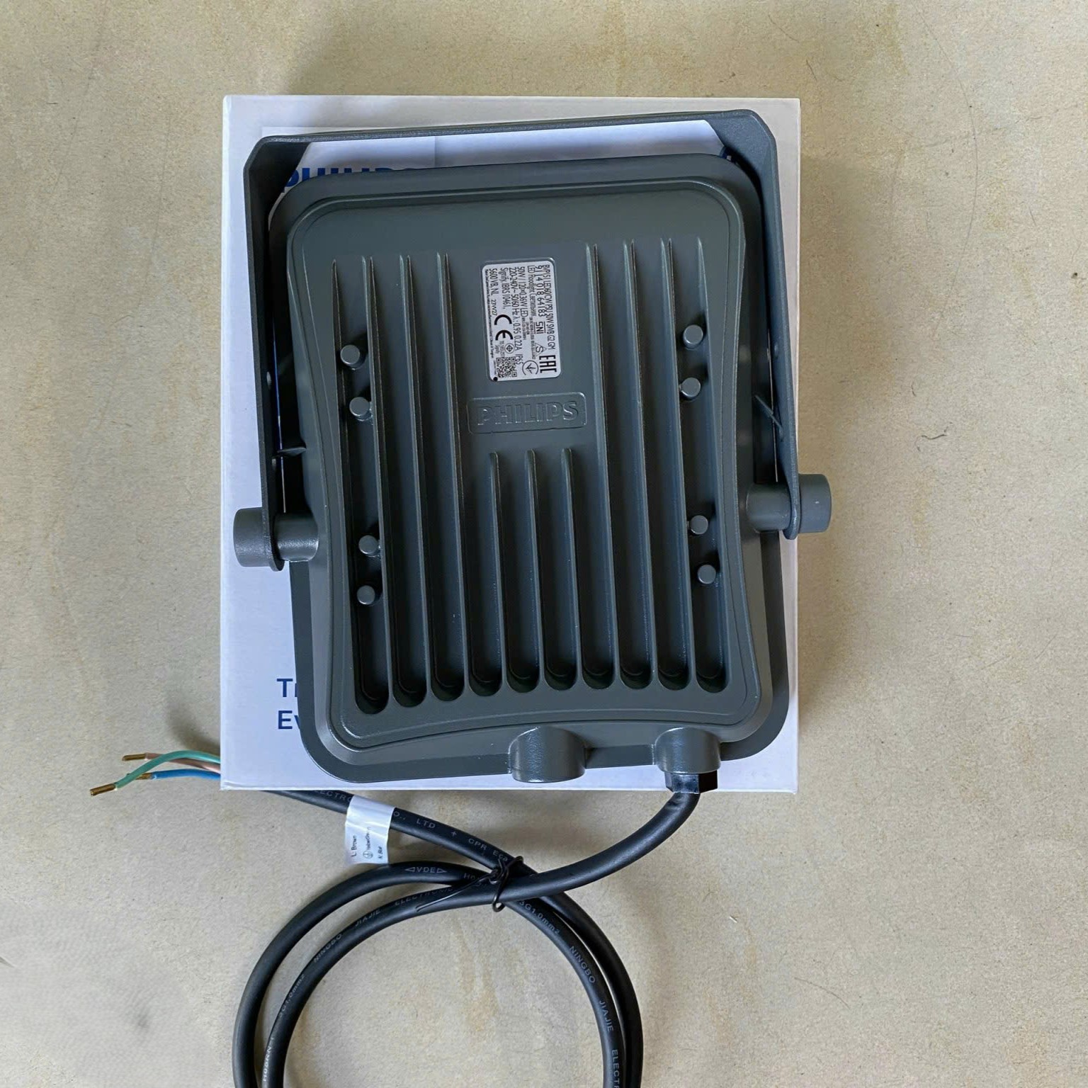 Giải pháp chiếu sáng Đèn pha LED Philips BVP151