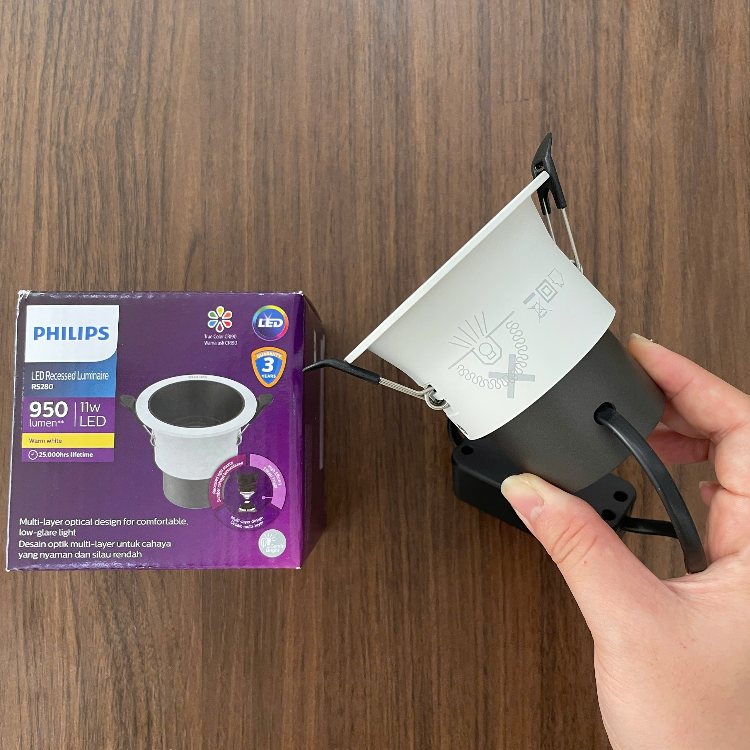 Đèn downlight âm trần Philips RS280 G2 chiếu sáng mạnh mẽ với công suất 11W