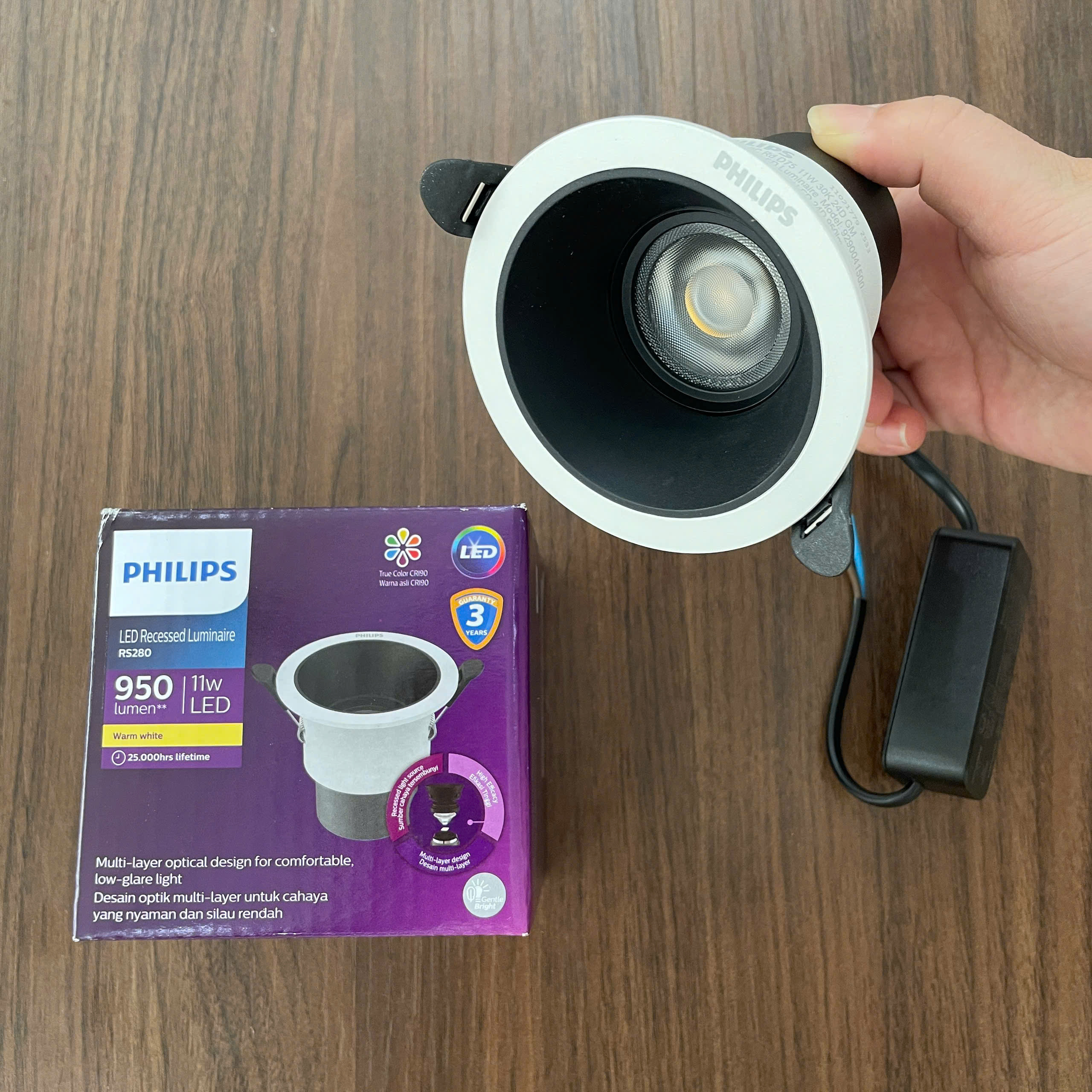 Thiết kế tối giản của đèn downlight âm trần chiếu điểm LED Philips RS280 G2