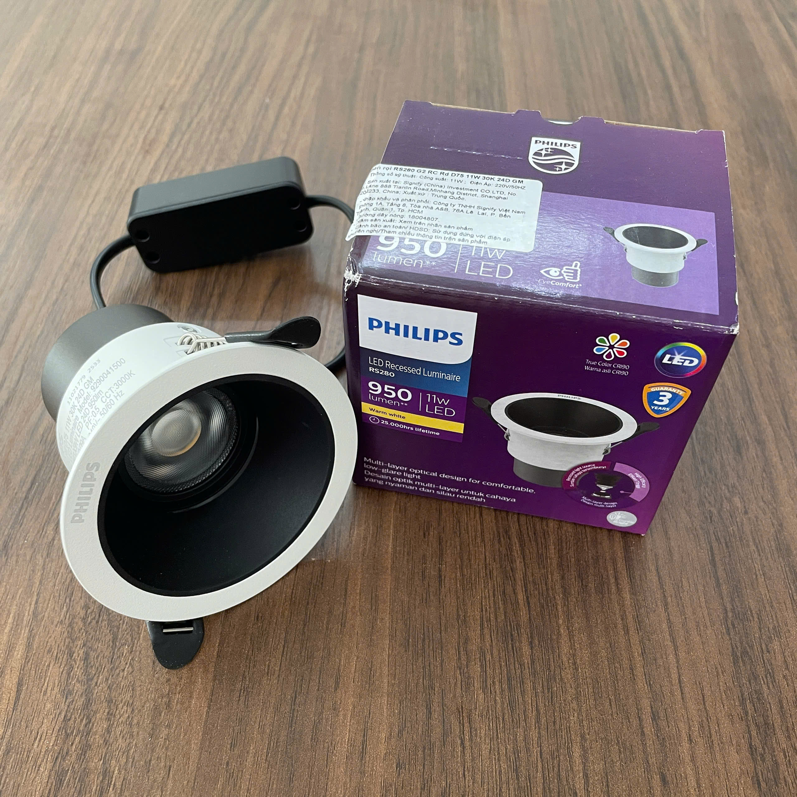 Ánh sáng vàng 3000K từ đèn downlight âm trần Philips RS280 G2 làm nổi bật không gian