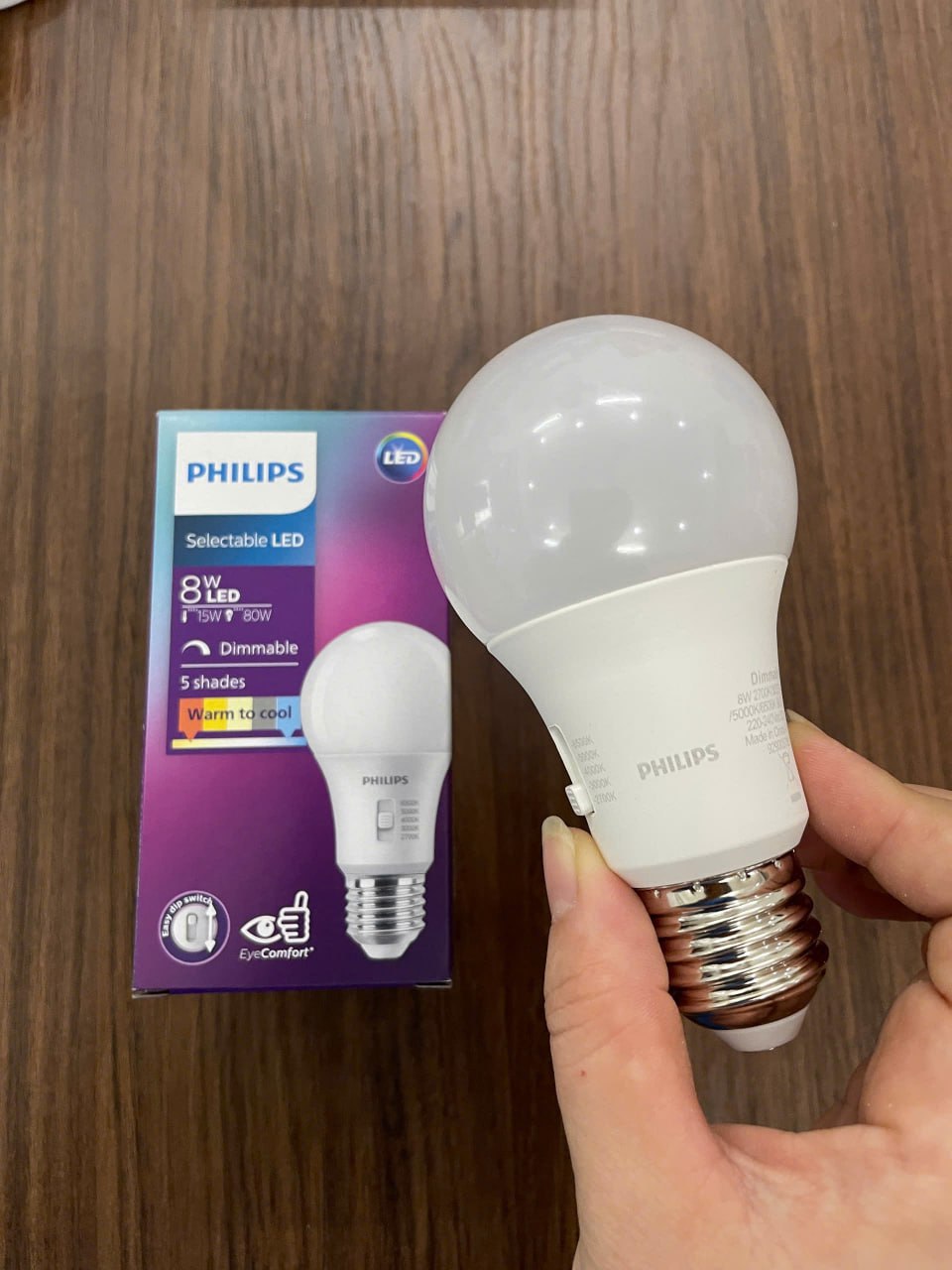 Thông số kỹ thuật Bóng đèn LED Philips 8W đổi màu