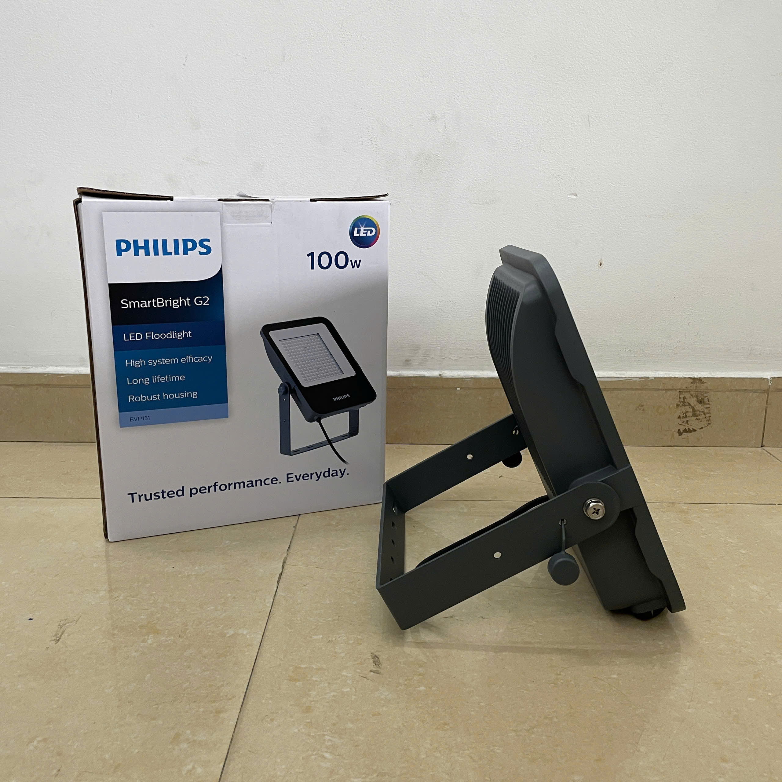 Chiếu sáng mặt tiền với đèn pha led Philips