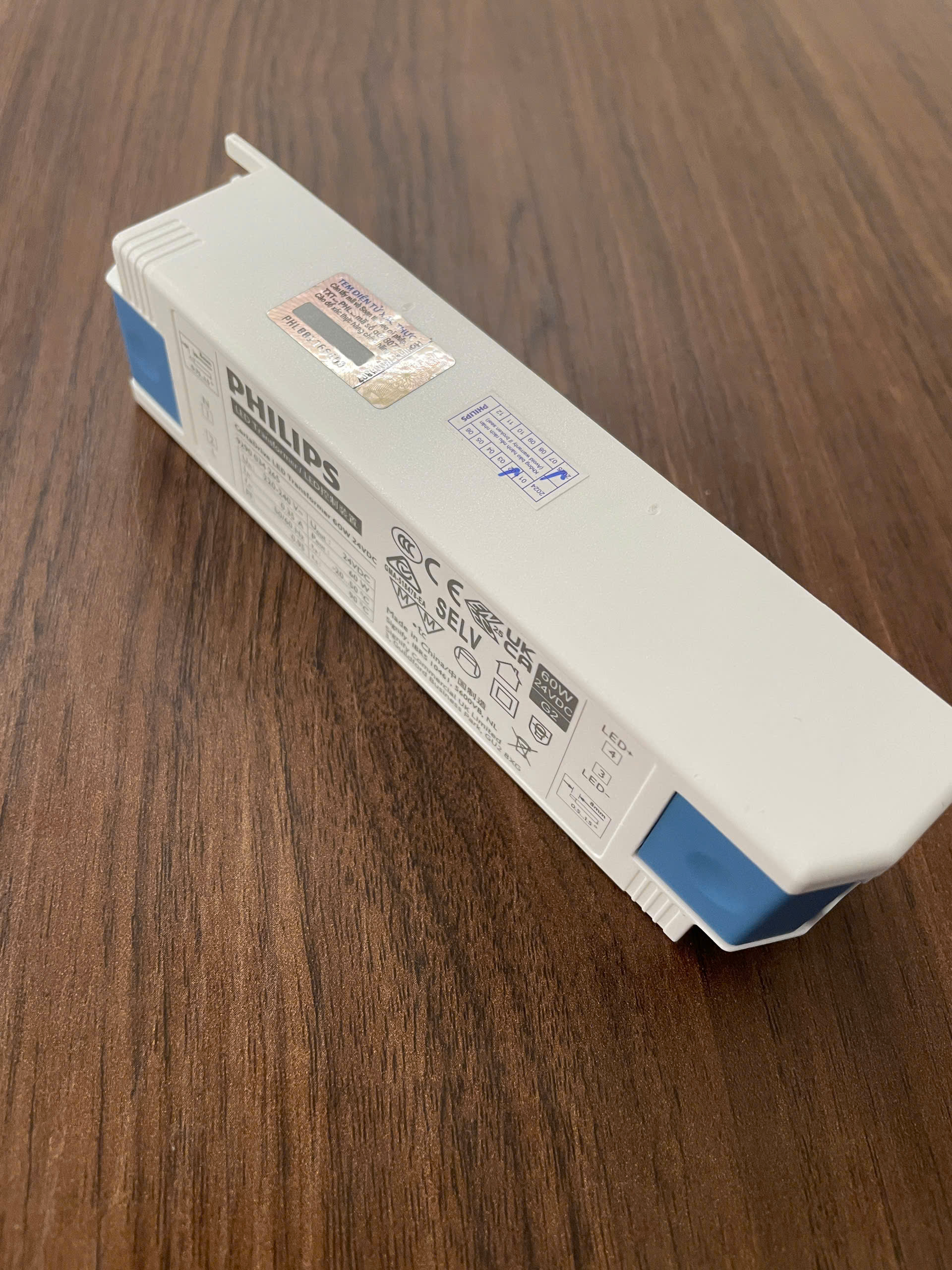 Driver LED Philips CertaDrive 60W 24VDC dễ dàng tích hợp