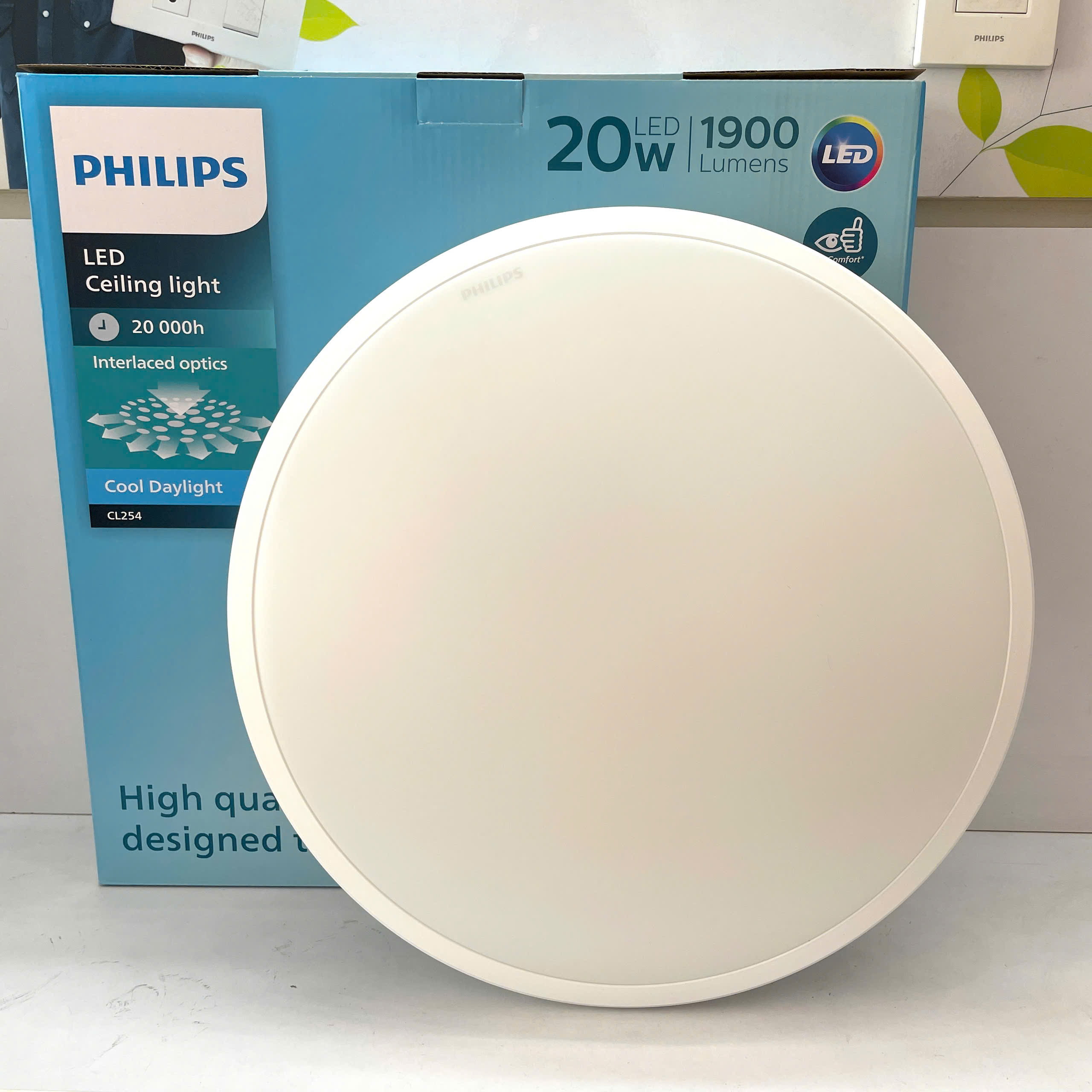 Ánh sáng trắng tự nhiên từ đèn ốp trần Philips CL254