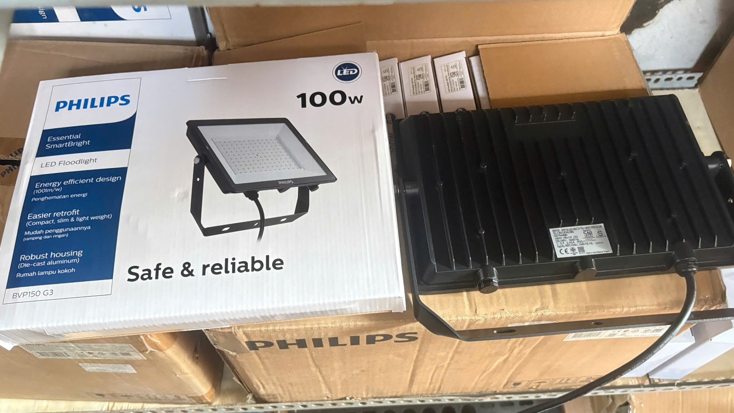 Ứng dụng đèn pha led ngoài trời Philips BVP150 100W