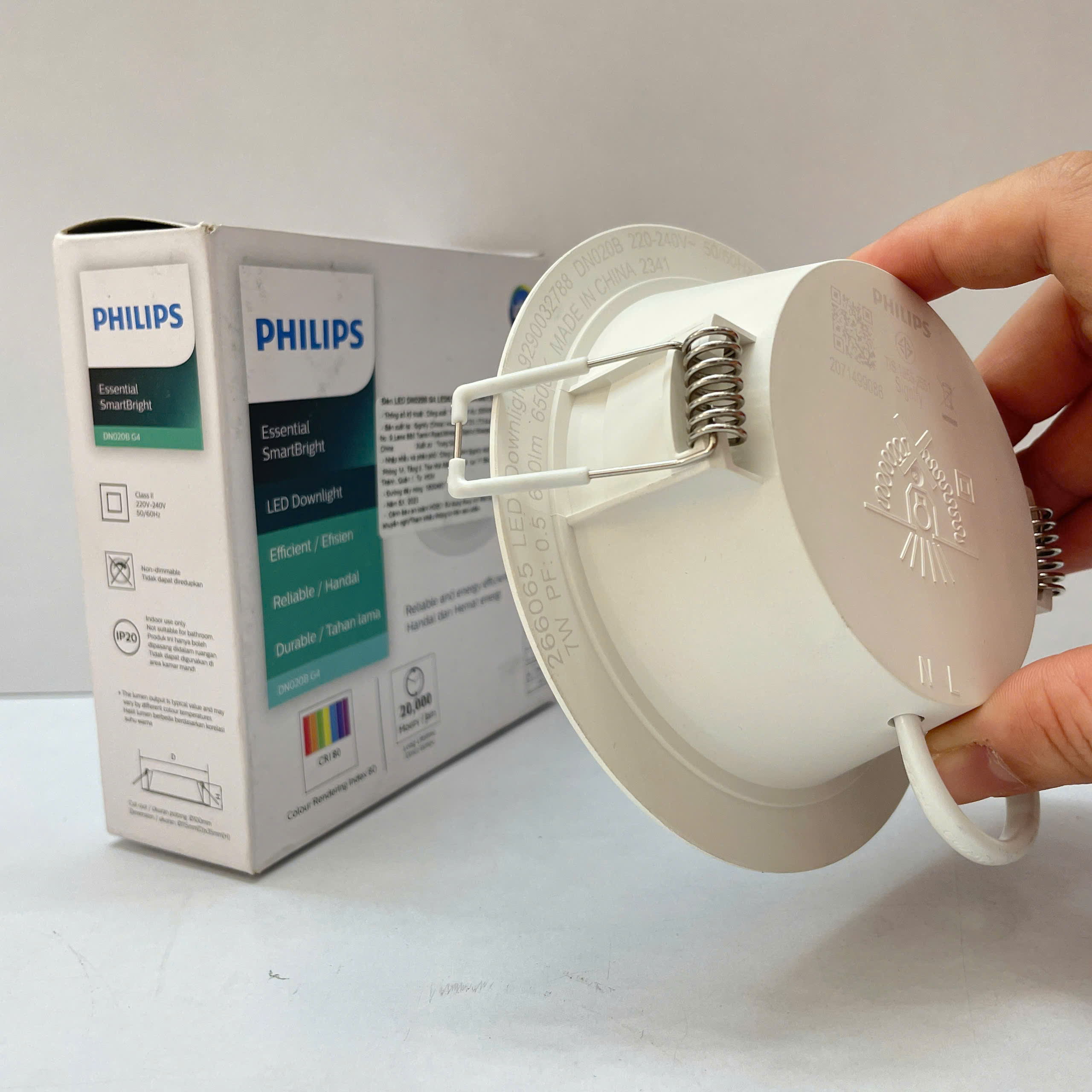 Lắp đặt đèn downlight âm trần Led Philips DN020B G4 thật dễ dàng