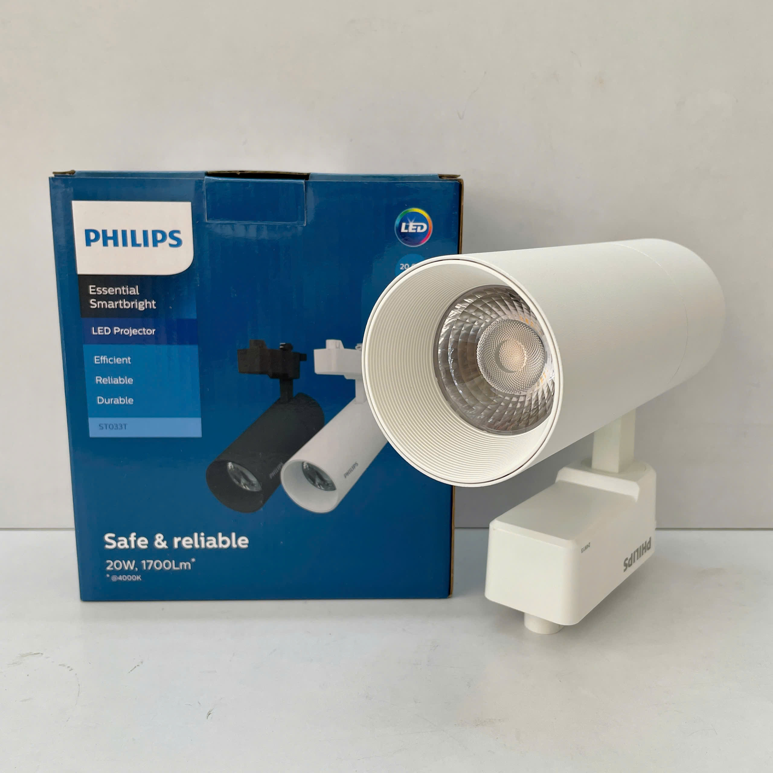 Tùy biến ánh sáng linh hoạt với đèn rọi ray Philips ST033T