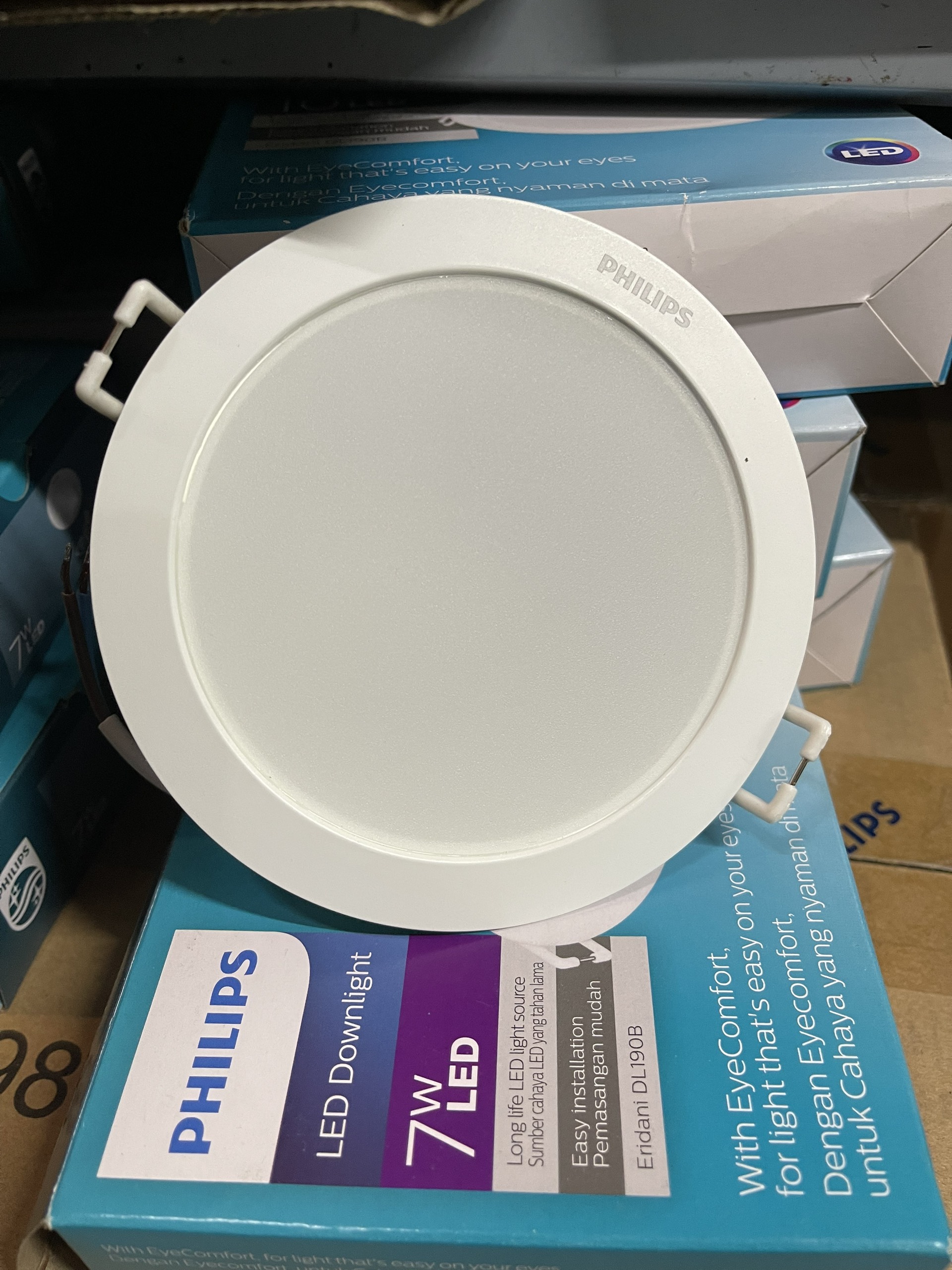 Thiết kế tinh tế của Đèn downlight âm trần Led Philips Eridani DL190B 7W