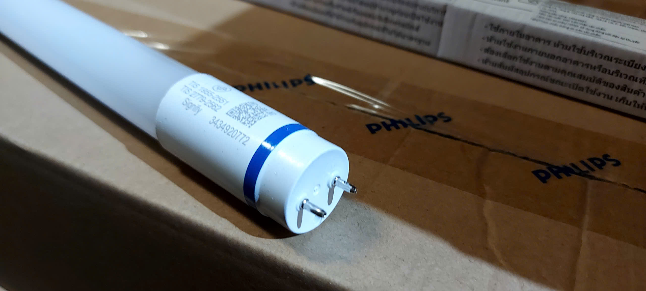 Bóng đèn Ledtube Philips Master 1200mm HO 13W trong không gian hiện đại