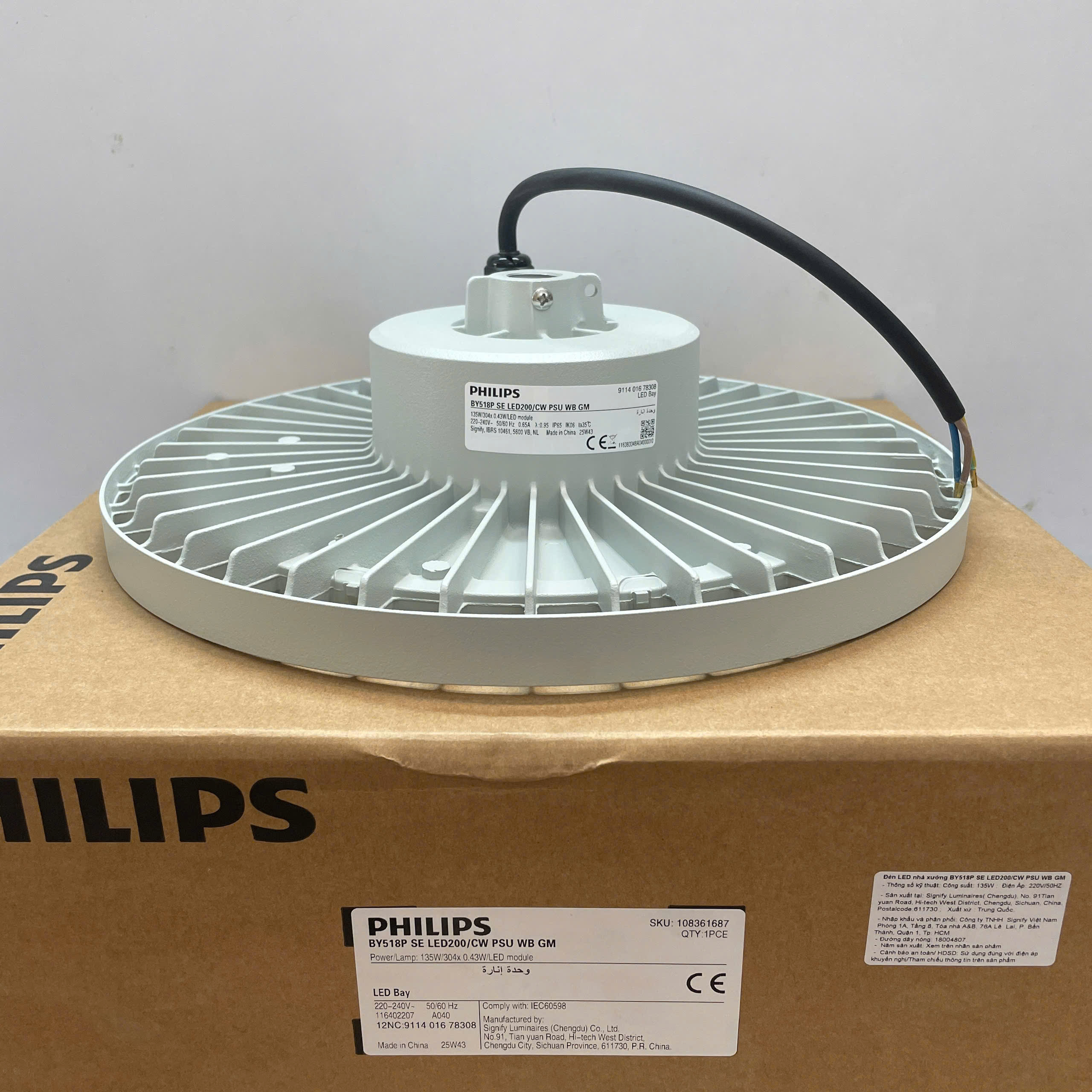 Ánh sáng từ Đèn Highbay LED Philips BY518P SE LED200/CW PSU WB GM kiến tạo không gian làm việc chuyên nghiệp