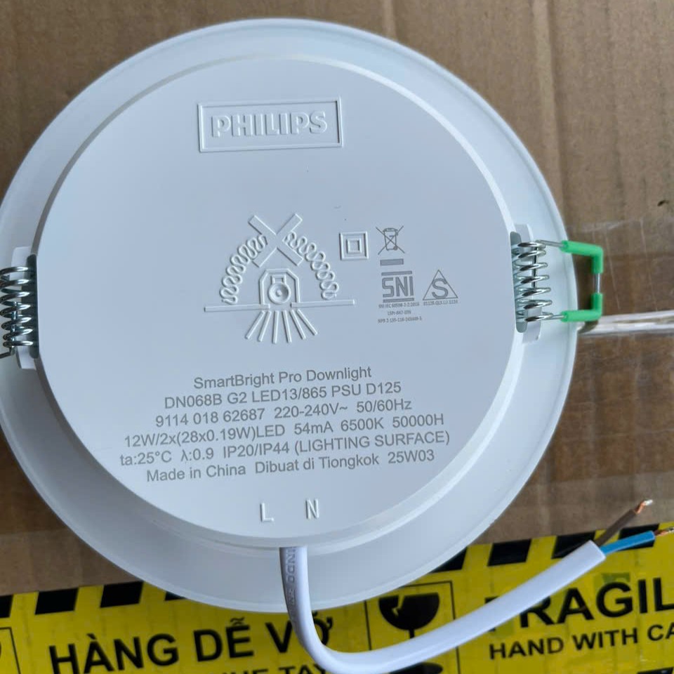 Không gian sống đẳng cấp với Đèn Downlight Âm Trần Led Philips DN068B G2