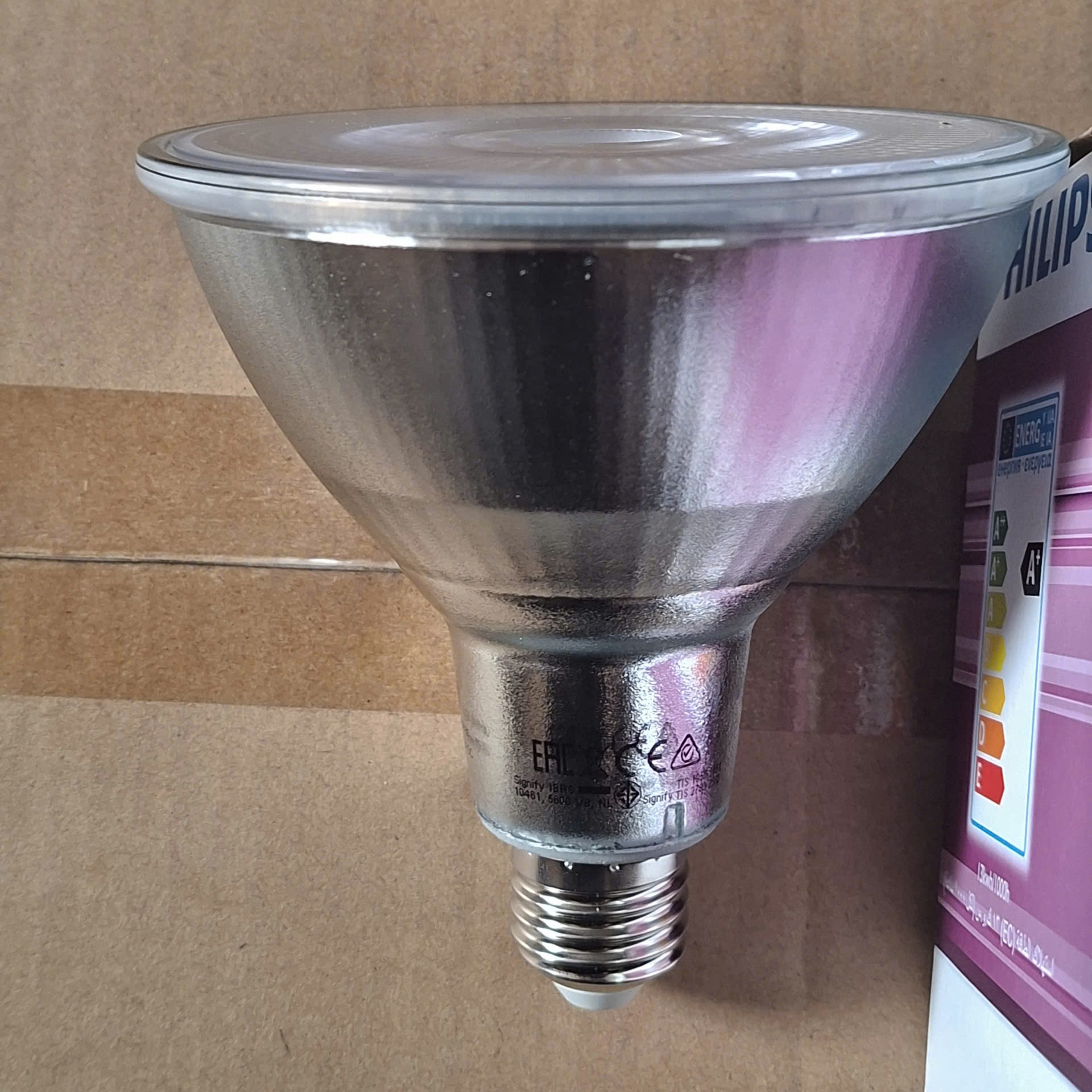 Đèn Philips MASTER LEDspot PAR38 trong cửa hàng