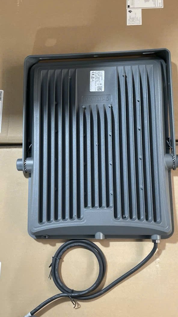Thiết kế đèn pha led ngoài trời Floodlight Philips BVP151 200W