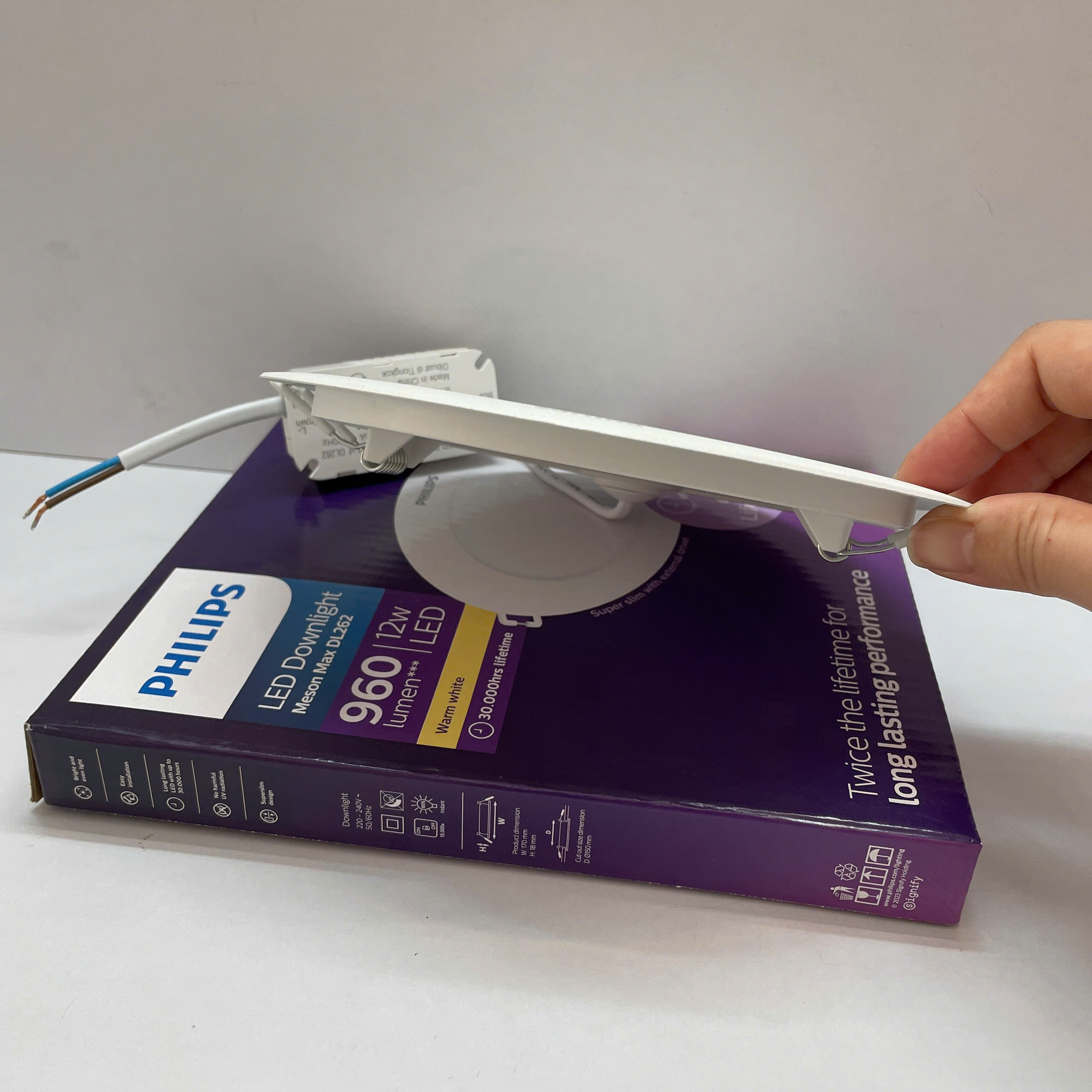 Thiết kế liền mạch của Đèn downlight âm trần siêu mỏng LED Slim Philips DL262