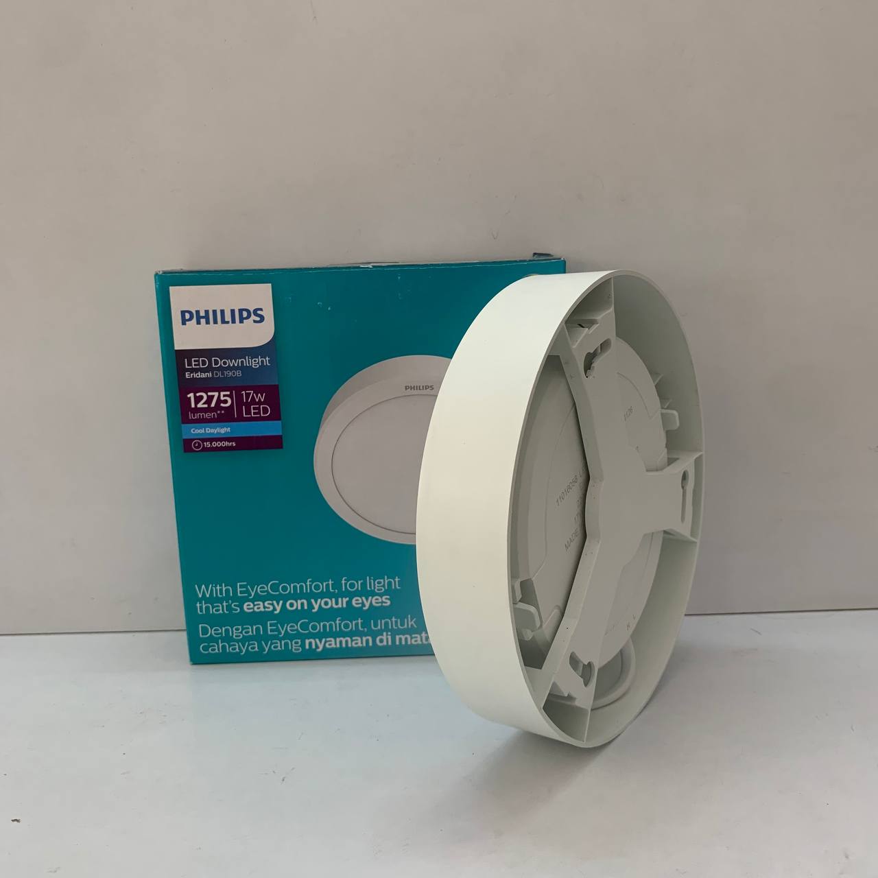 Phong cách sống hiện đại với đèn Philips Eridani 17W