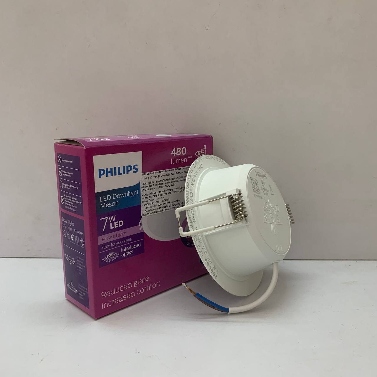Ánh sáng trung tính 4000K của đèn downlight Philips Meson IO