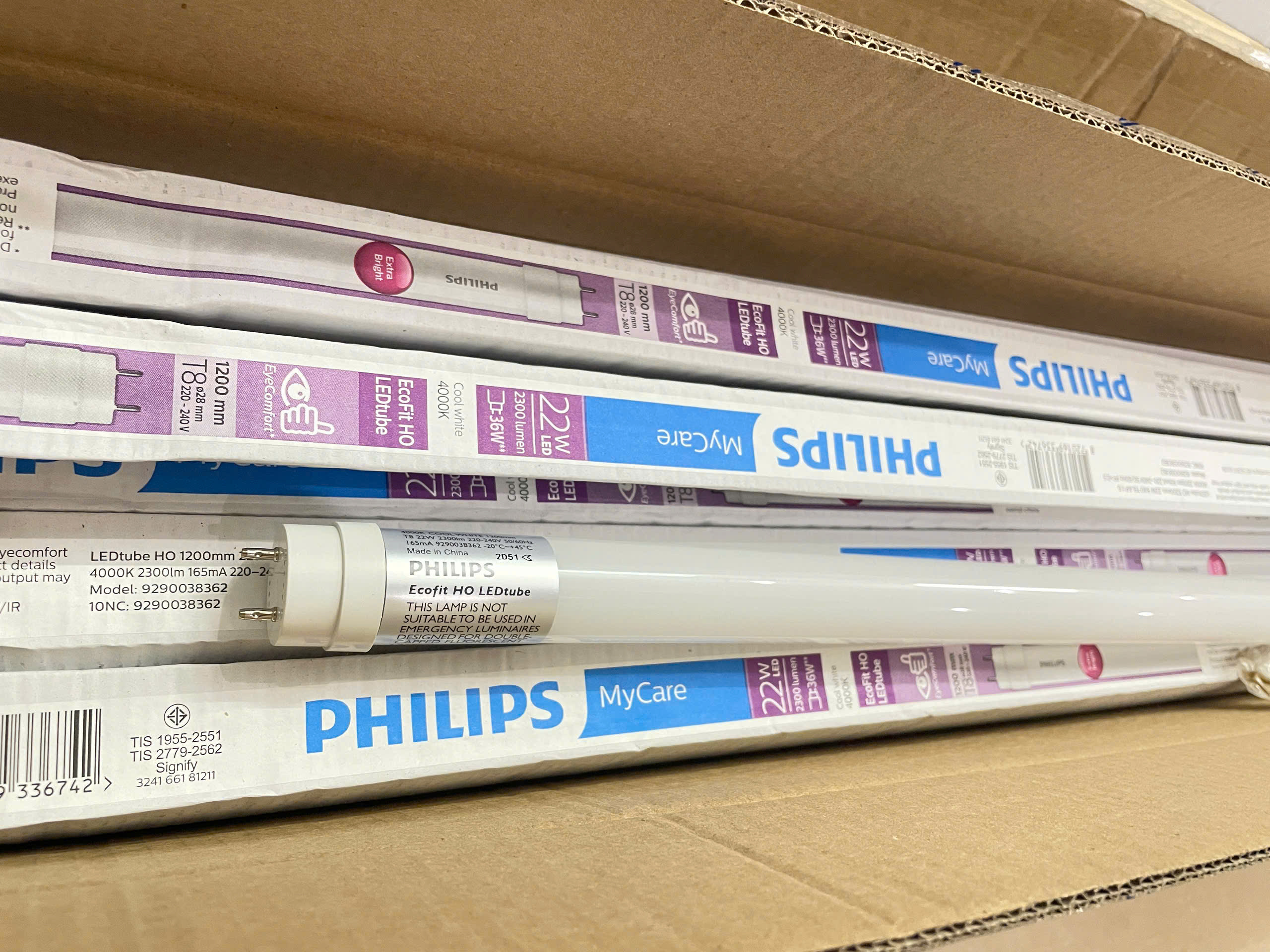 Lắp đặt đèn Philips LEDtube Ecofit HO