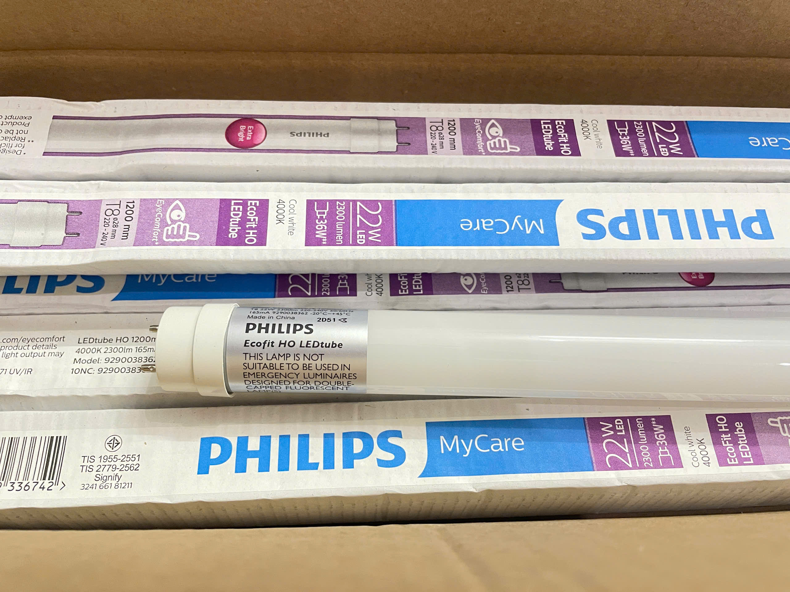 Bóng đèn Ledtube Philips Ecofit HO 1200mm 22W trong không gian hiện đại