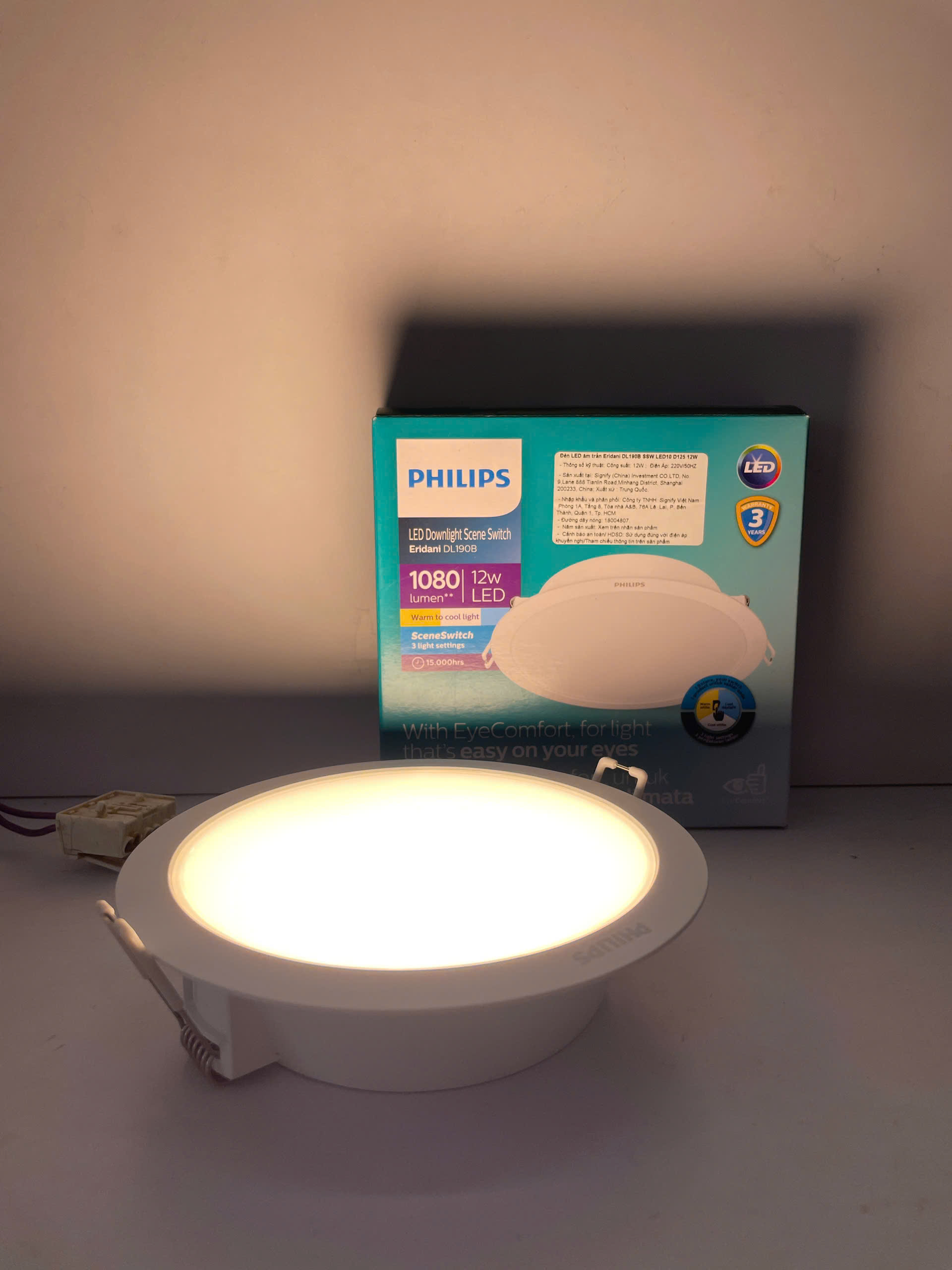 Thiết kế tinh tế của đèn downlight âm trần đổi màu Led Philips Eridani DL190B