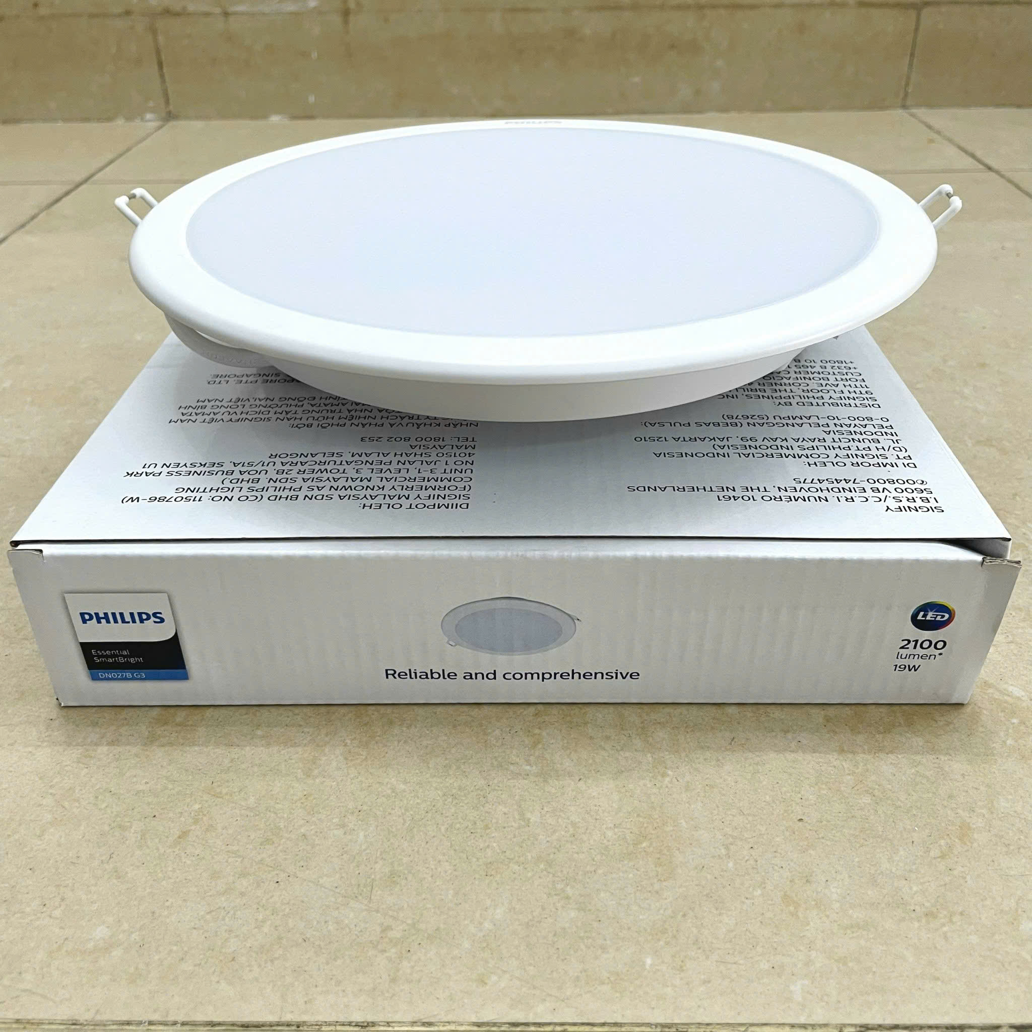 Lắp đặt đèn downlight âm trần tròn Led Philips DN027B G3