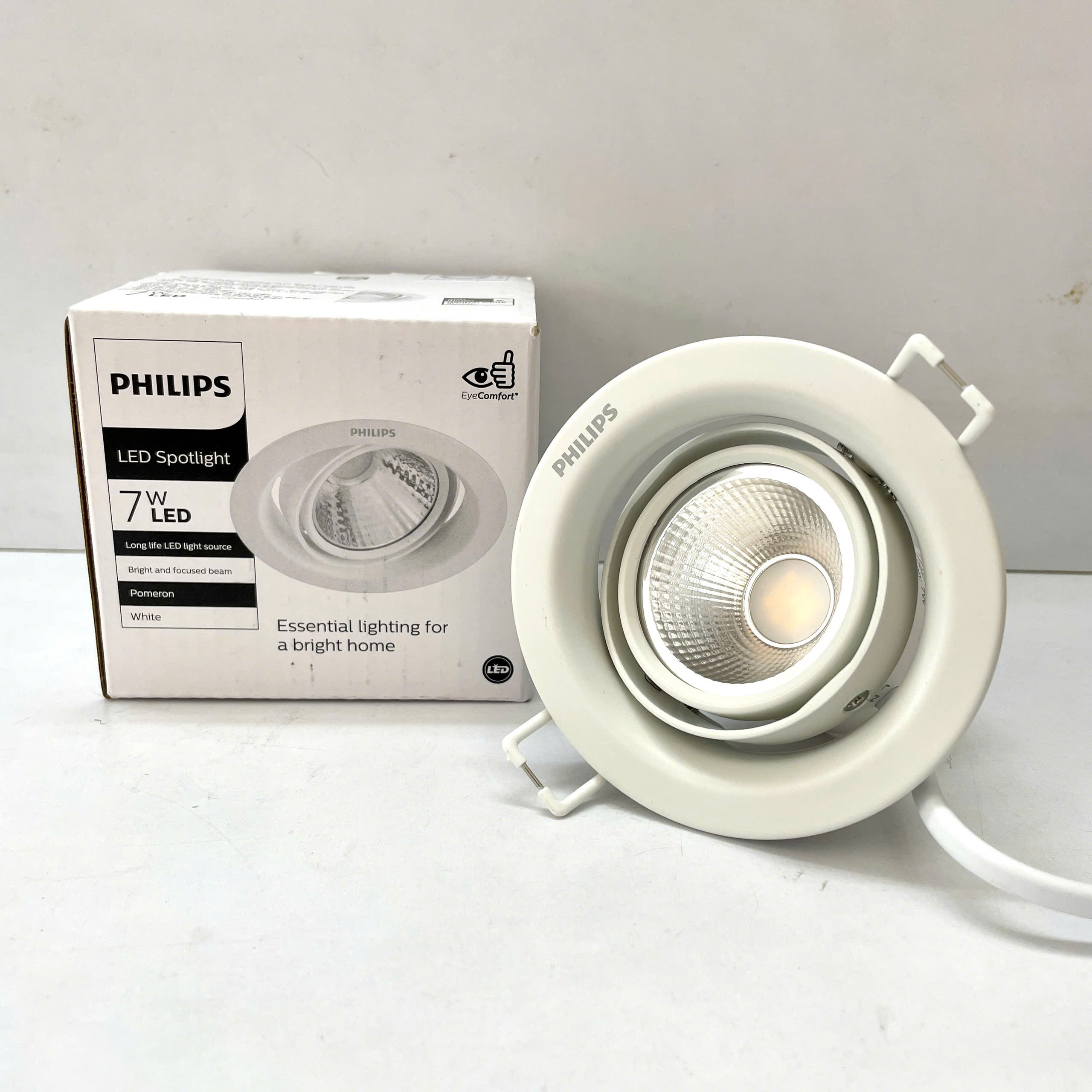 Tôn vinh vẻ đẹp với Đèn downlight LED âm trần chiếu điểm Philips 59776