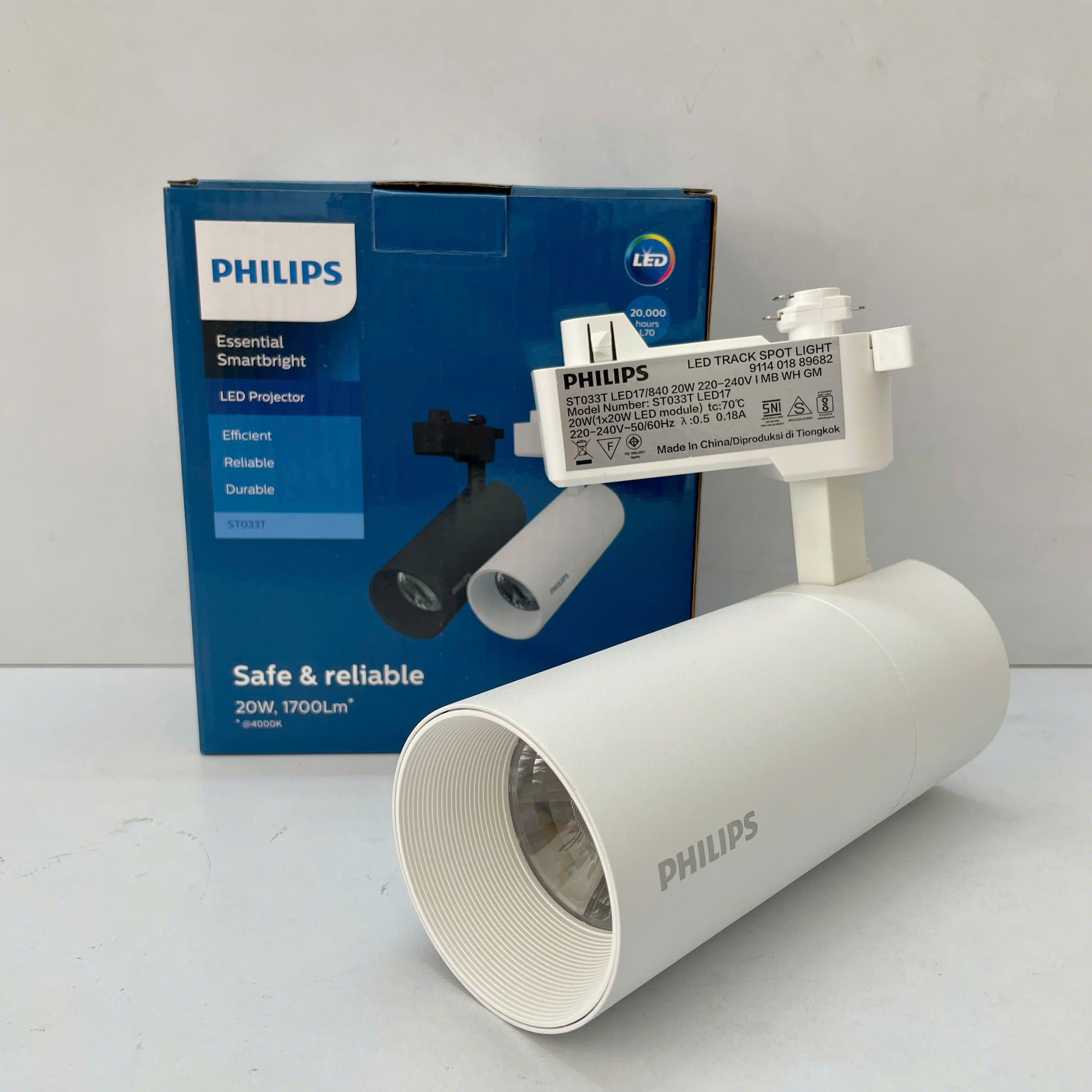 Hiệu suất ánh sáng 1700lm mạnh mẽ từ Đèn lắp thanh ray Philips ST033T 20W