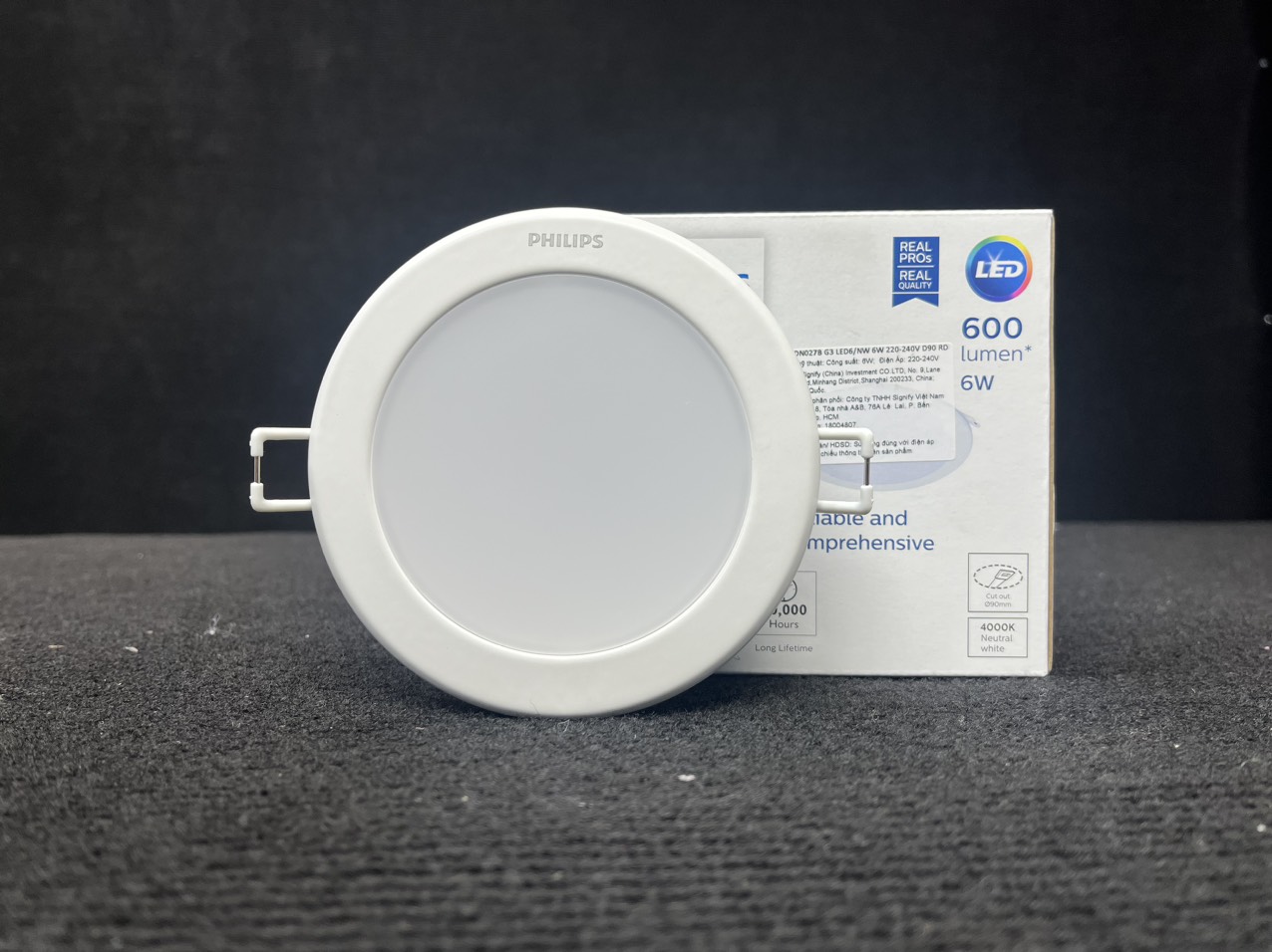 Thiết kế tinh tế của đèn downlight âm trần Led Philips DN027B