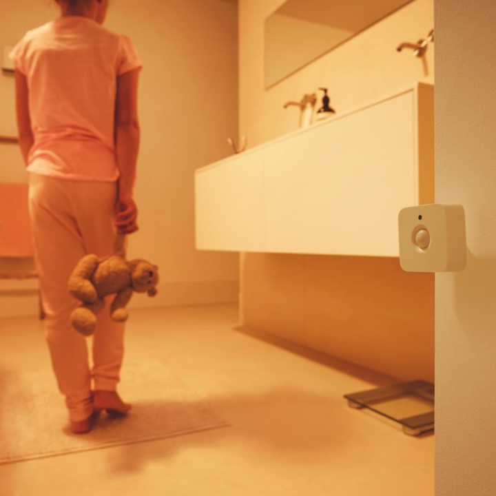 Cảm biến chuyển động Philips Hue Motion Sensor MY-PH-VN với thiết kế không dây tinh gọn