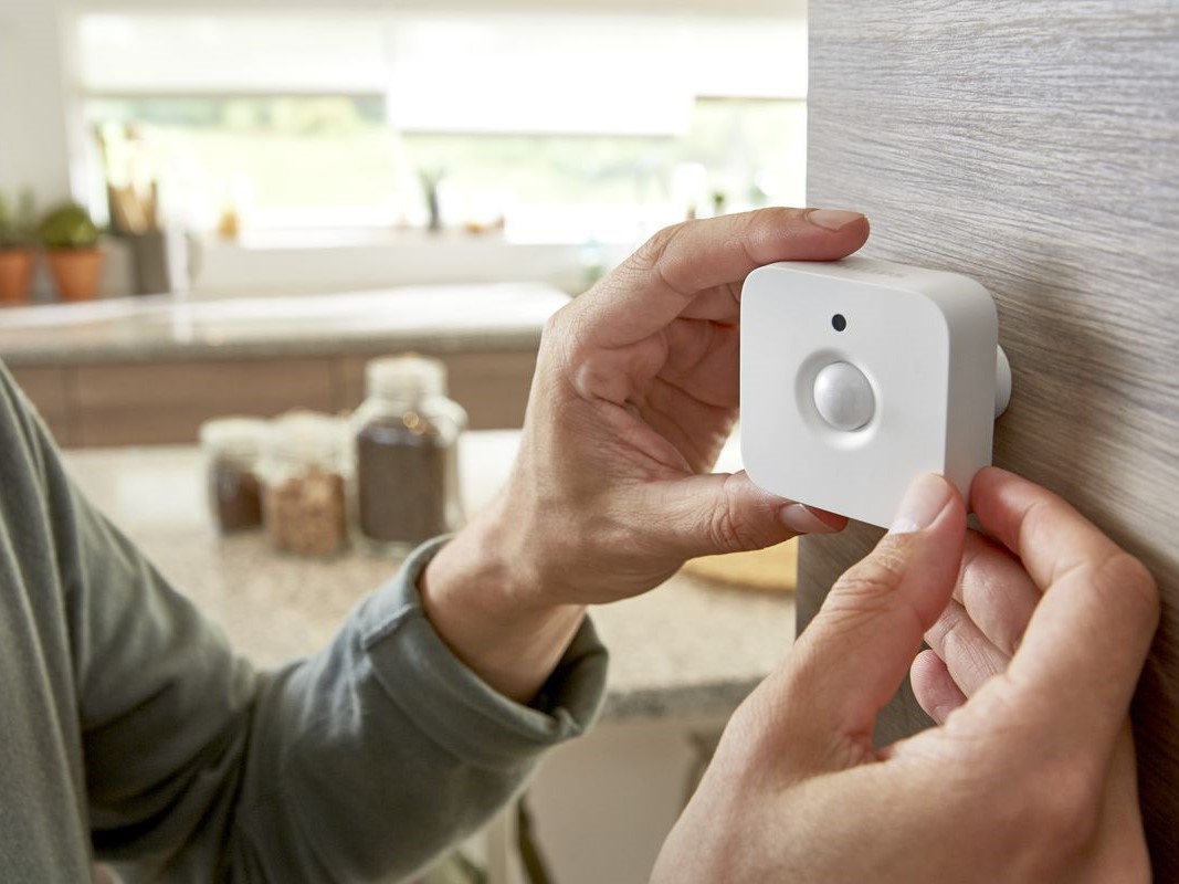Dễ dàng cài đặt Cảm biến chuyển động Philips Hue Motion Sensor MY-PH-VN qua ứng dụng Hue