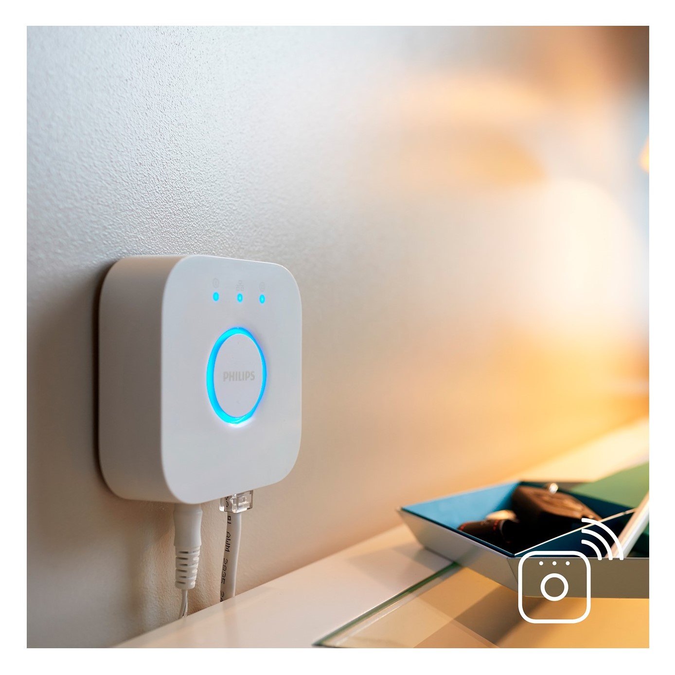 Điều khiển toàn bộ hệ thống đèn với Phụ kiện đèn LED chiếu sáng thông minh Philips Hue.