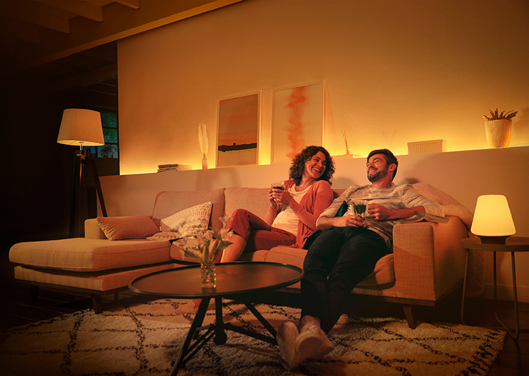 Điều khiển ánh sáng dễ dàng với Đèn LED chiếu sáng thông minh Philips Hue