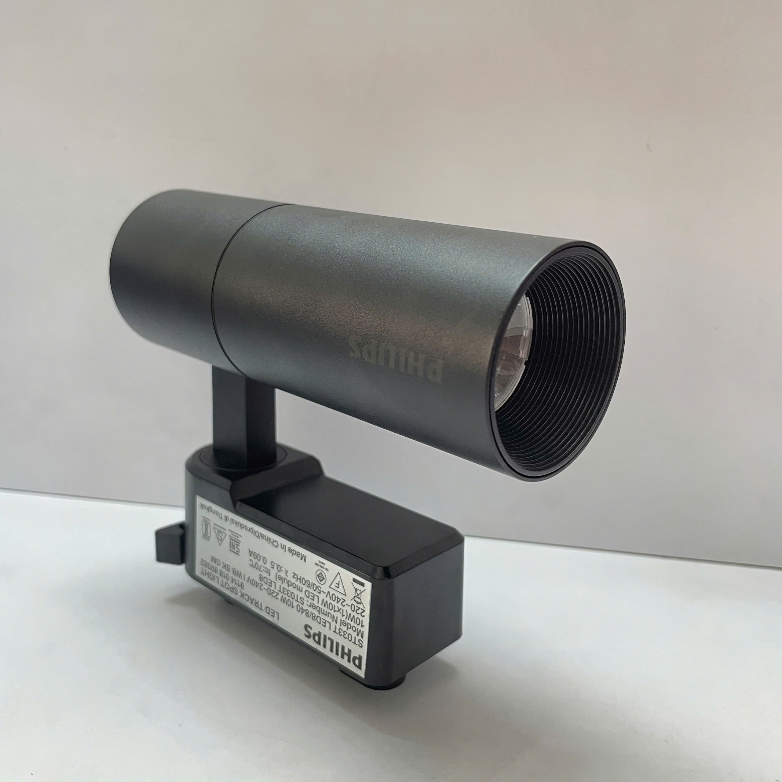 Ứng dụng đèn chiếu điểm Led Tracklighting Philips trong gallery