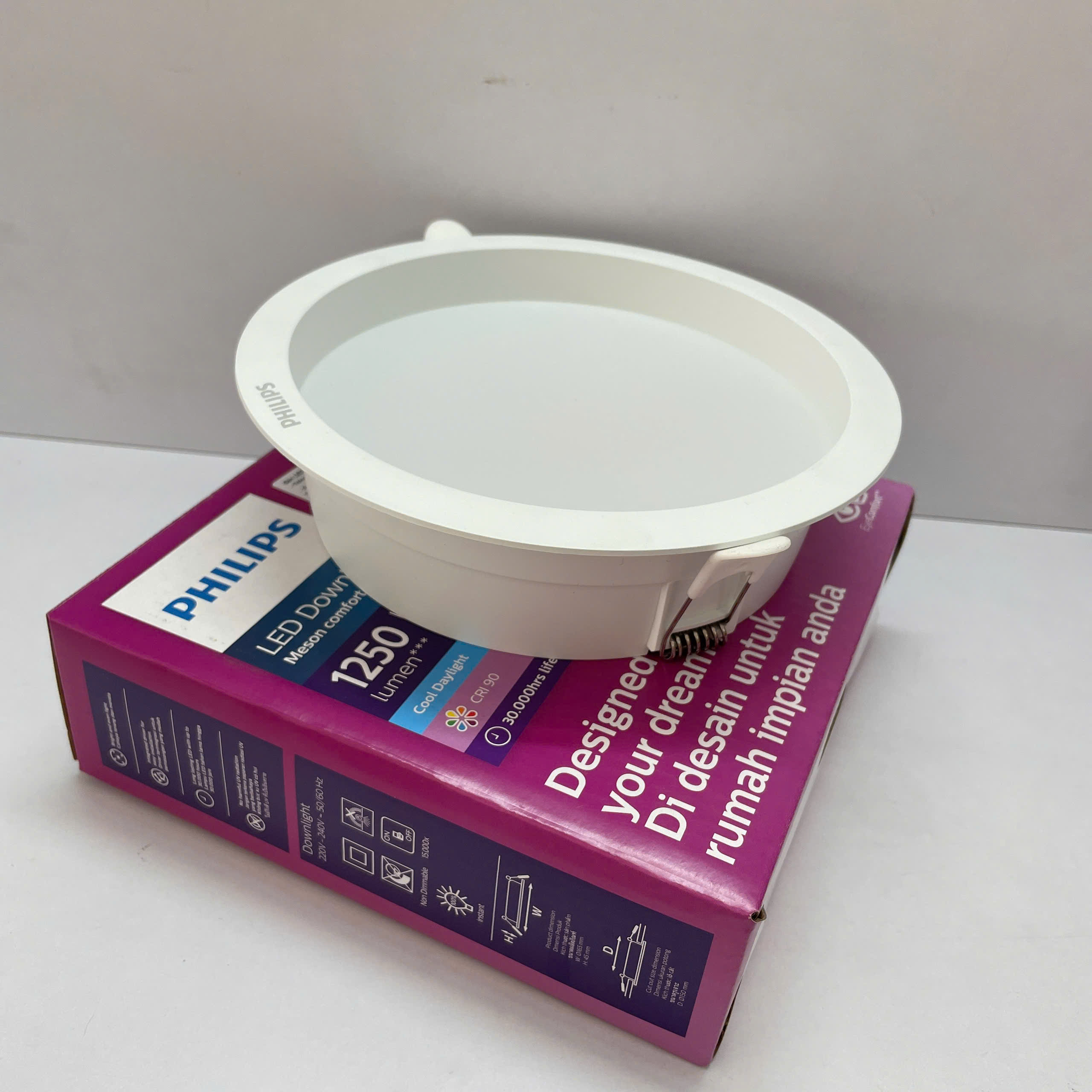 Lắp đặt Đèn downlight âm trần chóa sâu Led Philips Meson c Rc Rd D150 đơn giản