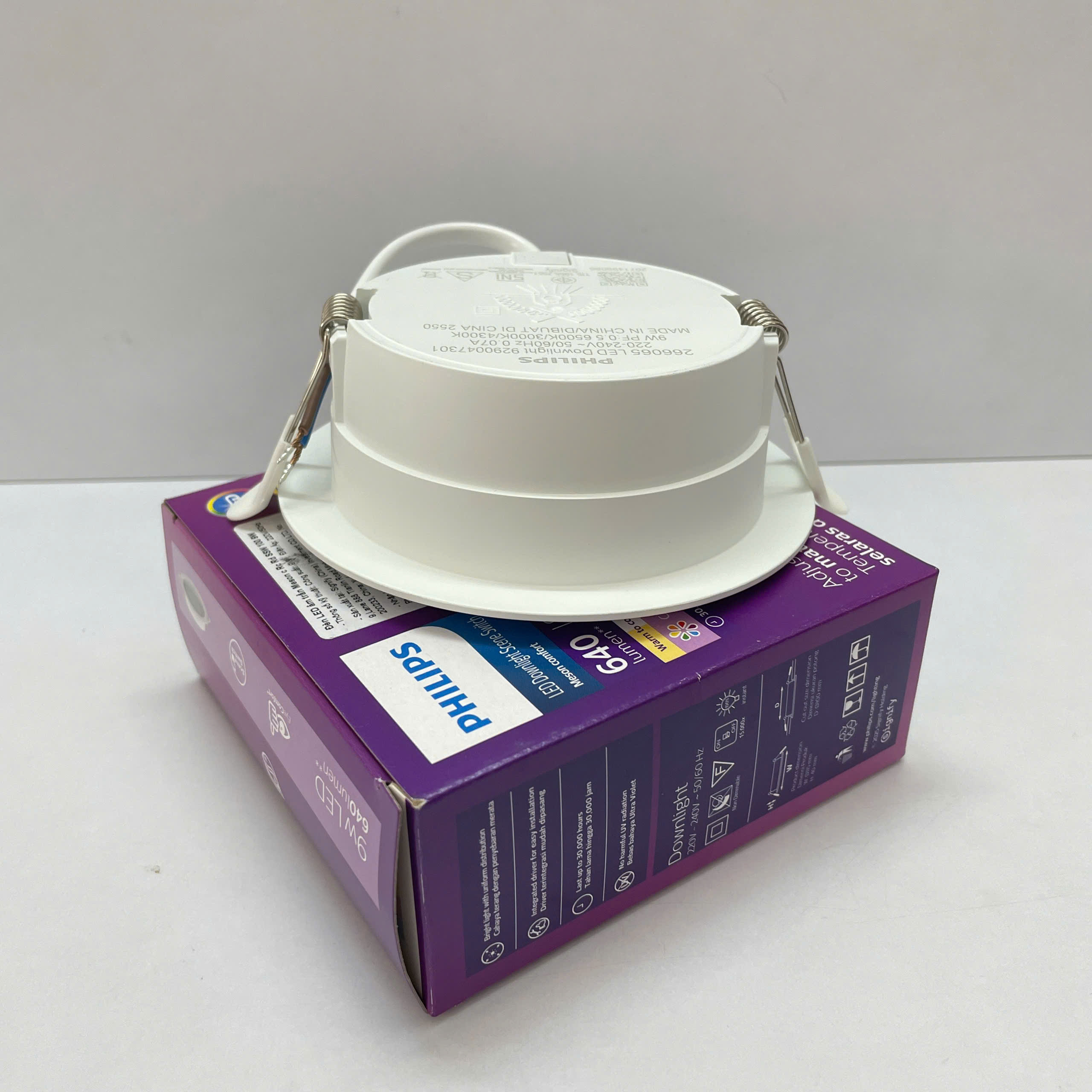 Đèn downlight âm trần Led Philips Meson c Rc Rd SSW D100 cho không gian bếp