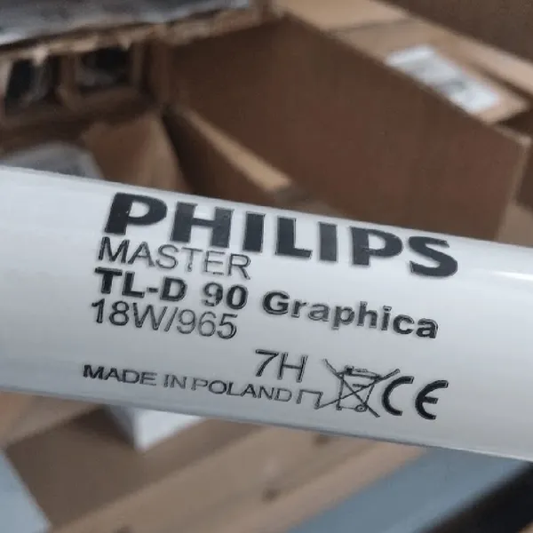 ✨ Khám phá chuẩn mực ánh sáng hoàn hảo: Bóng đèn huỳnh quang thẳng soi màu Philips D65 Master Graphica TL-D90 18W/965 T8 6500K 600mm – Nâng tầm mọi không gian.