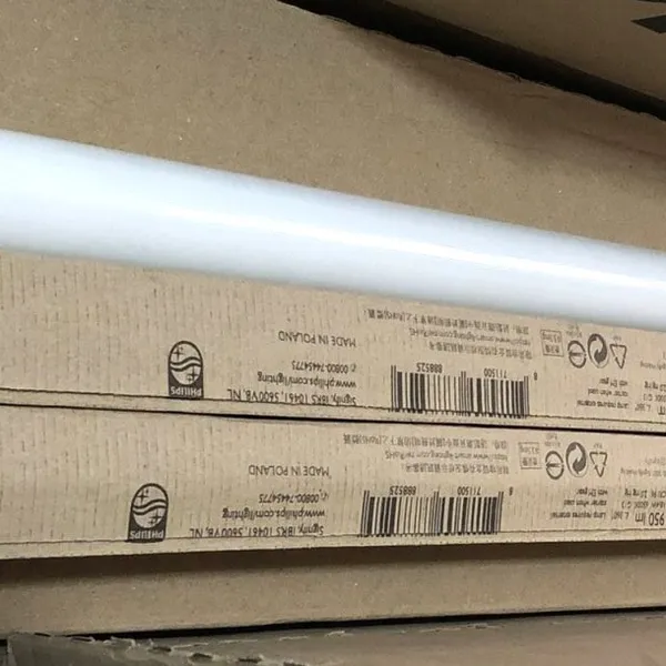 ✨ Khám phá chuẩn mực ánh sáng hoàn hảo: Bóng đèn huỳnh quang thẳng soi màu Philips D65 Master Graphica TL-D90 18W/965 T8 6500K 600mm – Nâng tầm mọi không gian.