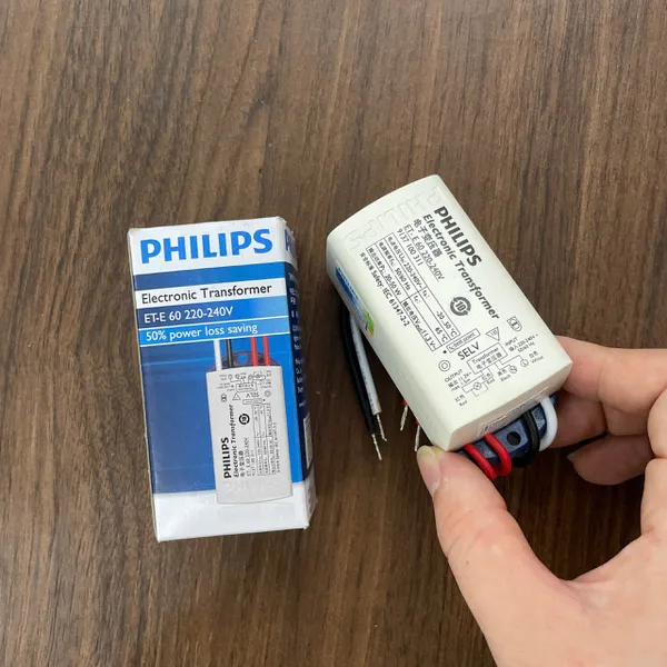 ✨ Khám phá sự tinh hoa: Nguồn/Driver/Ballast LED Philips Biến áp điện tử đèn LED MR16 ET-E 60 LED 220-240V – Nâng tầm đẳng cấp không gian sống của bạn.
