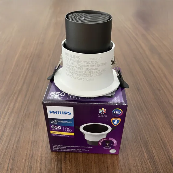 ✨ Tái định nghĩa không gian sống. Khám phá ngay đèn downlight âm trần chiếu điểm LED Philips RS280 G2 RC Rd D75 7W 930 24D GM 650lm ánh sáng vàng 3000K kích thước 85x77mm.