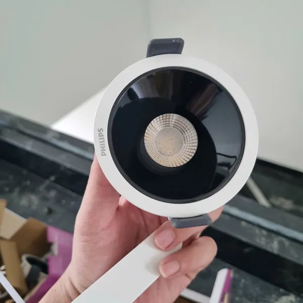 Đèn Downlight Âm Trần Chiếu Điểm Chóa Sâu LED Philips SL260: Khai Phóng Không Gian Sống Đẳng Cấp.