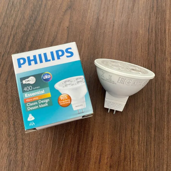Khám phá sự tinh tế: Đèn âm trần chiếu điểm LED Spotlight Philips Essential – Sắc vàng 2700K hoàn hảo cho không gian đẳng cấp.
