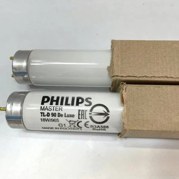 ✨ Khám phá Sắc Màu Hoàn Mỹ với Bóng đèn huỳnh quang thẳng soi màu Philips D65 Master De Luxe TL-D90 18W/965 T8 6500K 600mm – Nâng tầm trải nghiệm thị giác của bạn.