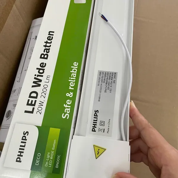 Máng đèn Led bán nguyệt Philips BN001C: Ánh sáng tinh khiết cho không gian hiện đại